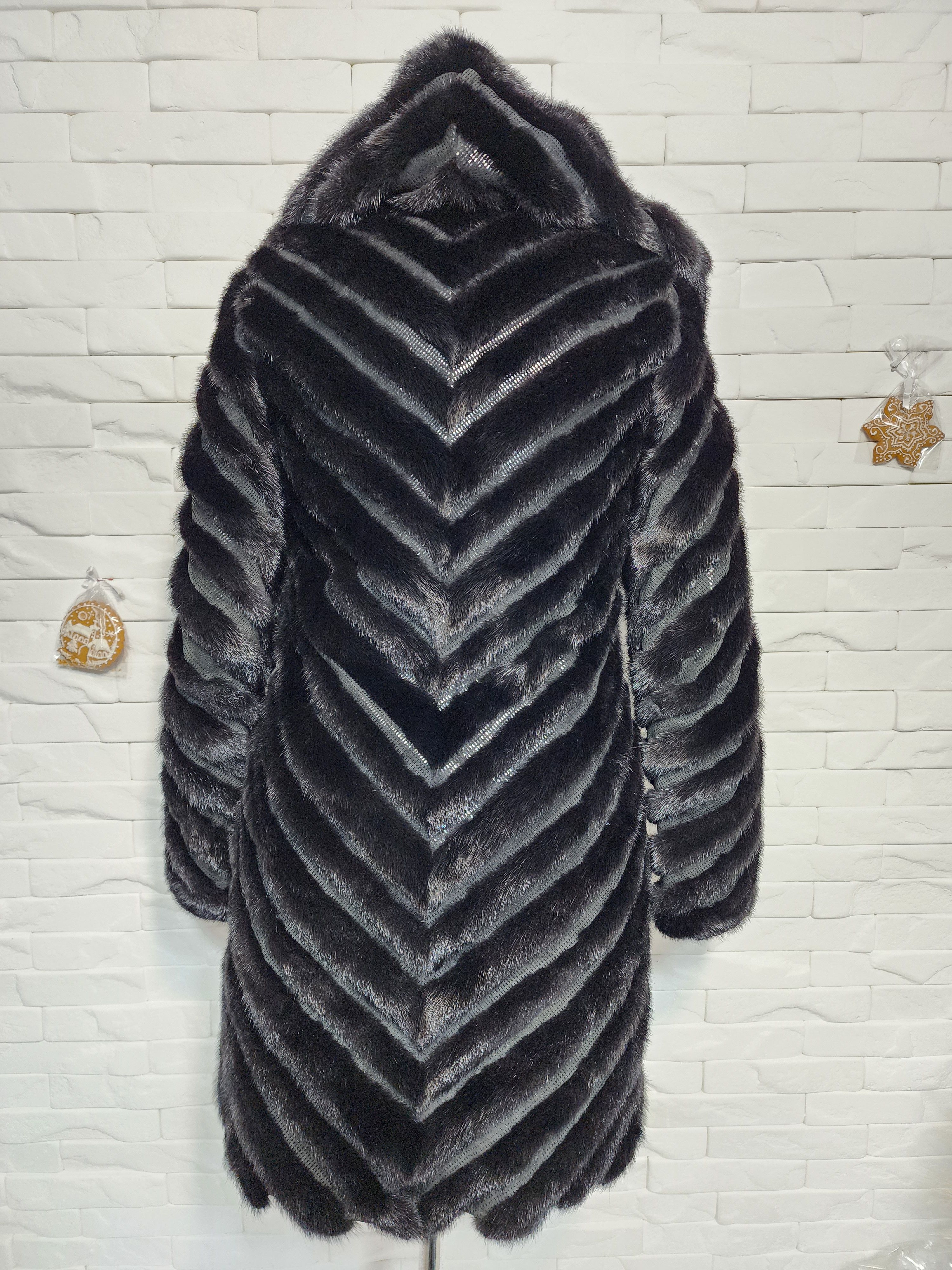 Uniqlo Black Mink Fur Coat with Hood: Women's Winter Outerwear Size S / US 4 / IT 40 - 4 Thumbnail