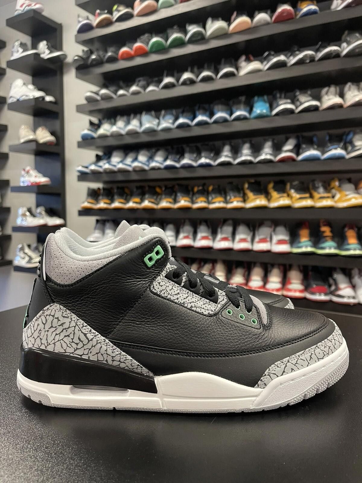Jordan Brand Size 11 - Air Jordan 3 Retro Green Glow Black CT8532-031 Size US 11 / EU 44 - 3 Thumbnail