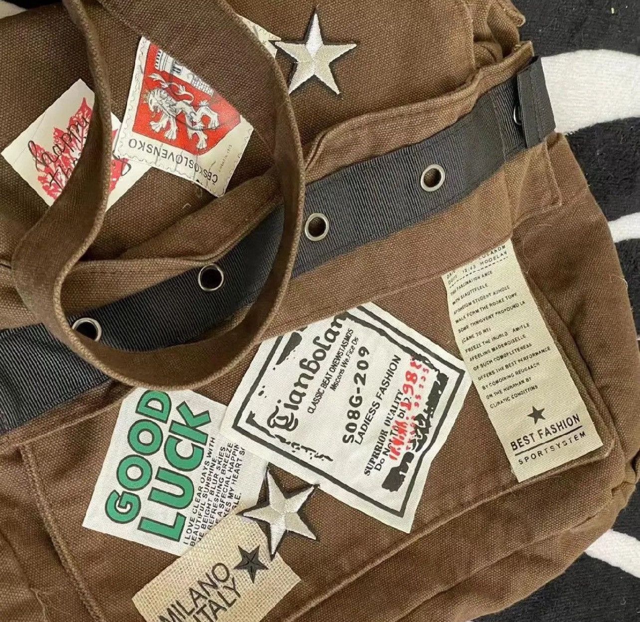 Japanese Brand × Vintage Vintage Y2k Messenger Bag Size ONE SIZE - 4 Thumbnail