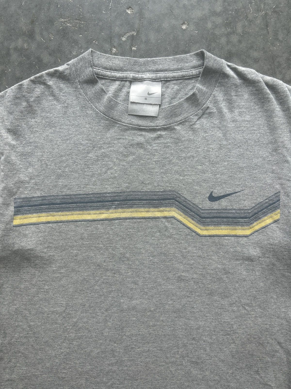 Nike × Vintage Vintage Y2K Nike Graphic Tee Size US S / EU 44-46 / 1 - 3 Thumbnail
