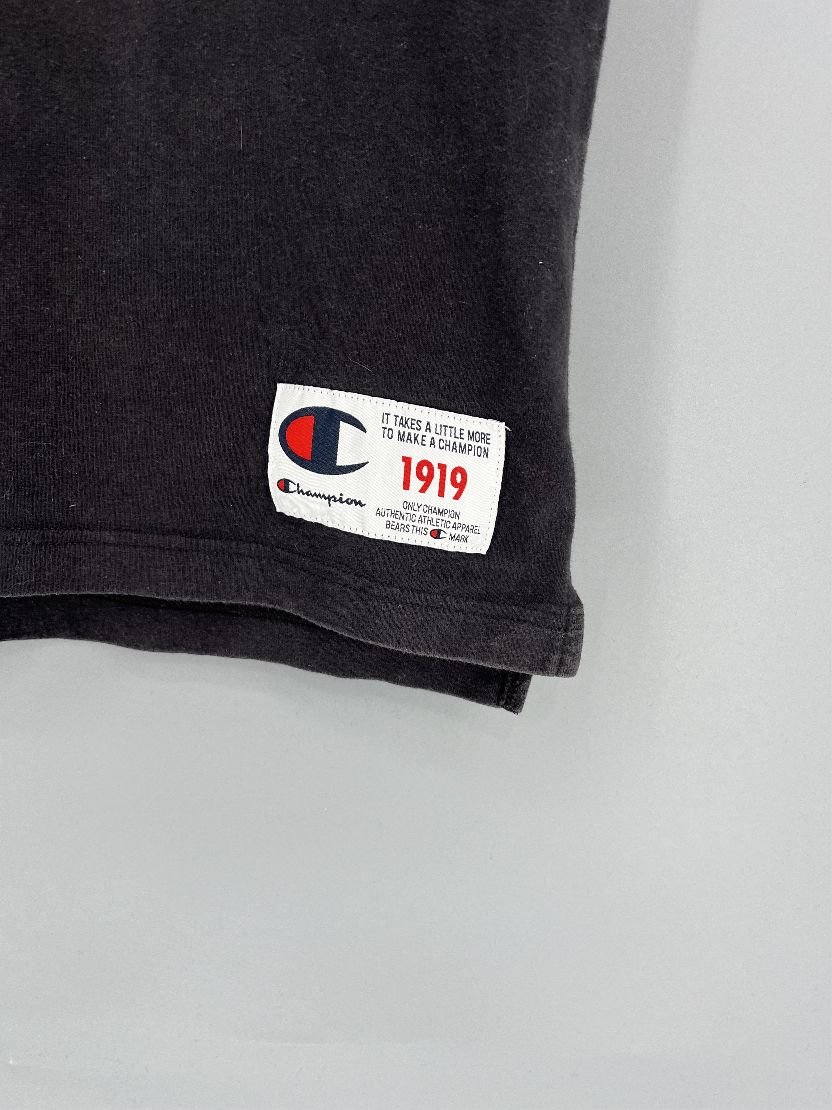Champion Vintage Y2K Champion Small Logo T-Shirt Streetwear Style Size US L / EU 52-54 / 3 - 6 Thumbnail