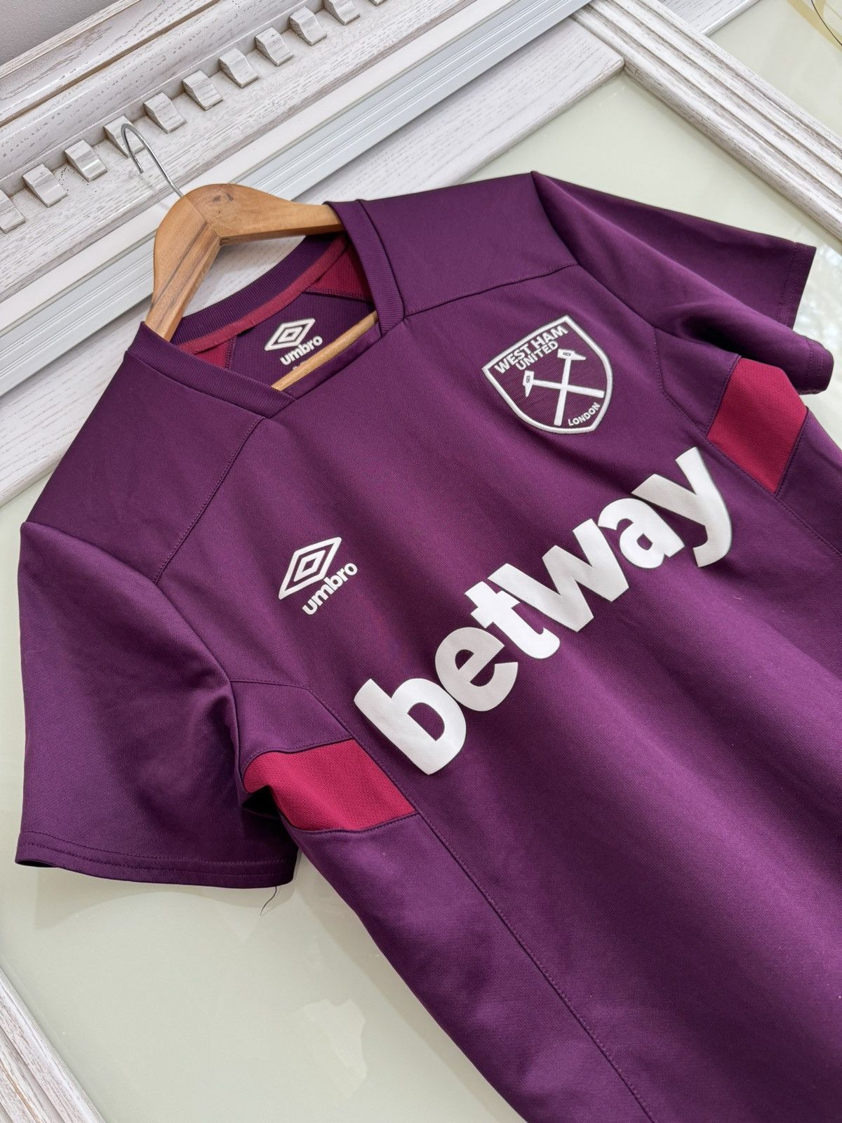 Umbro West Ham United Soccer Jersey Football Kit Shirt Size US S / EU 44-46 / 1 - 3 Thumbnail