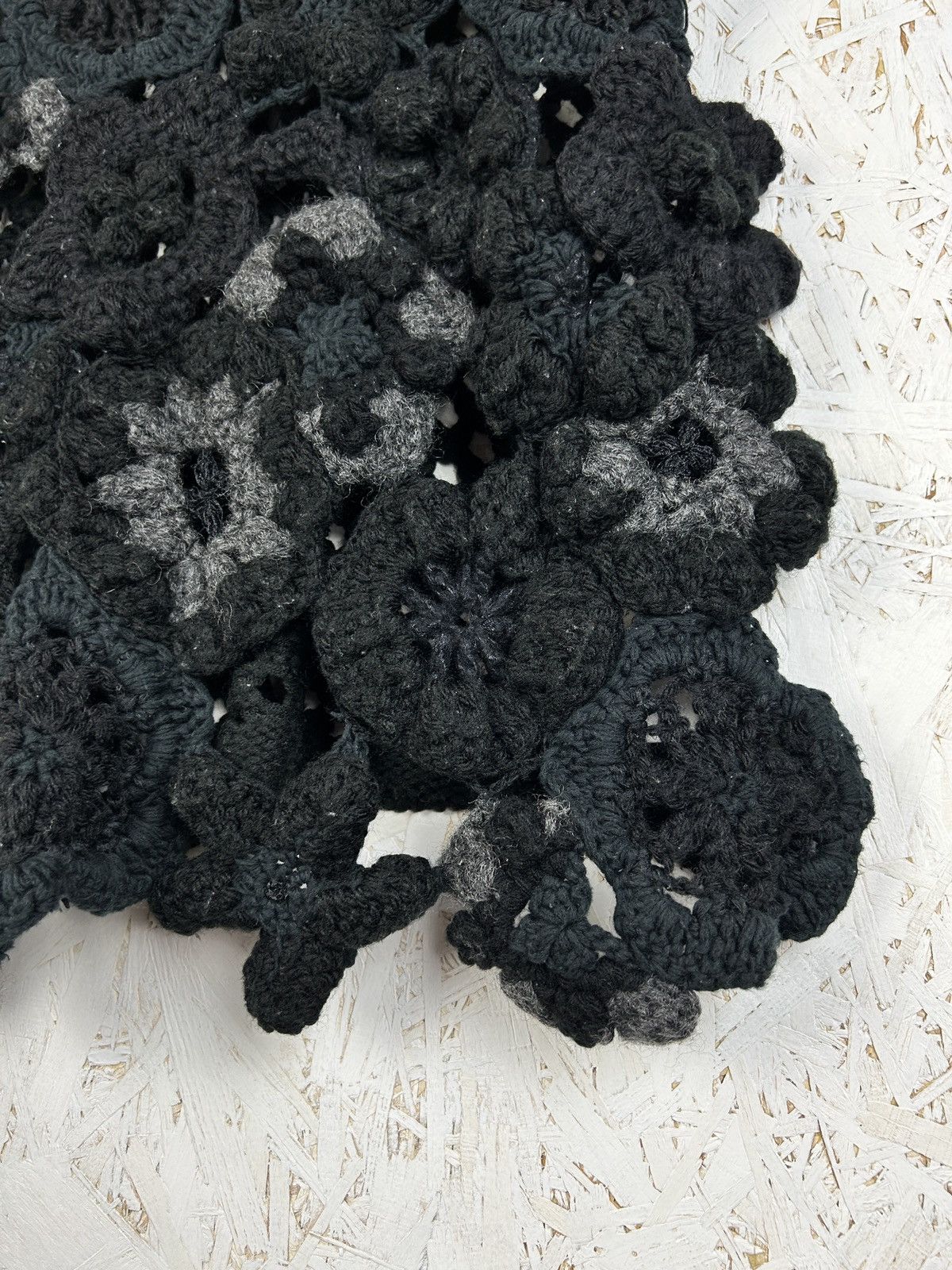 Tricot Comme des Garcons Vintage Comme Des Garcons Tricot Crochet Flower Wool Vest M Size M / US 6-8 / IT 42-44 - 3 Thumbnail