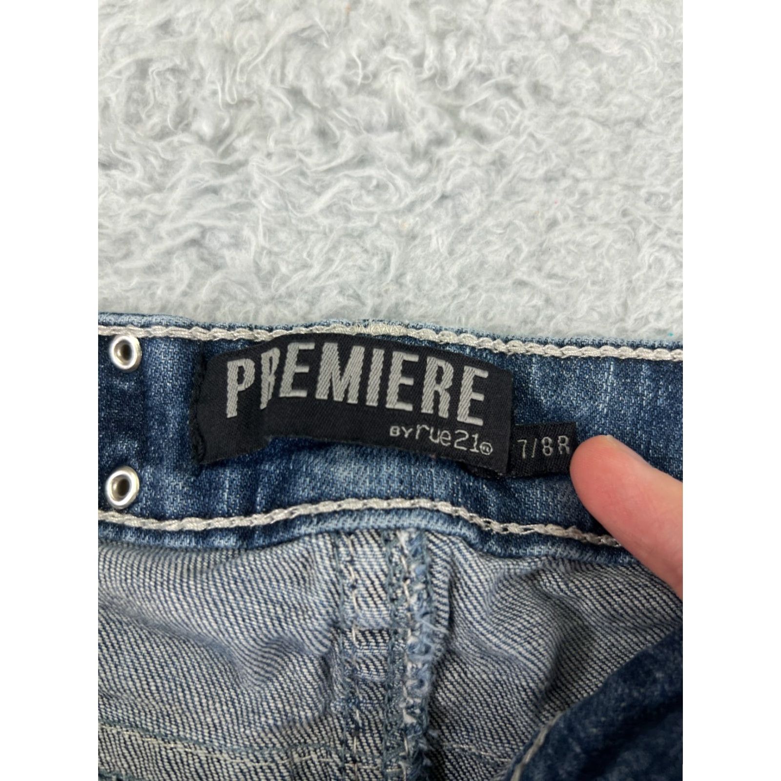 Vintage Premiere Jeans Women 7 Blue Denim Distressed Embroidered Rhinestone Studded 5-Pocket Straight Slim Jeans Fall Spring Summer Womens Size 28" / US 6 / IT 42 - 4 Thumbnail
