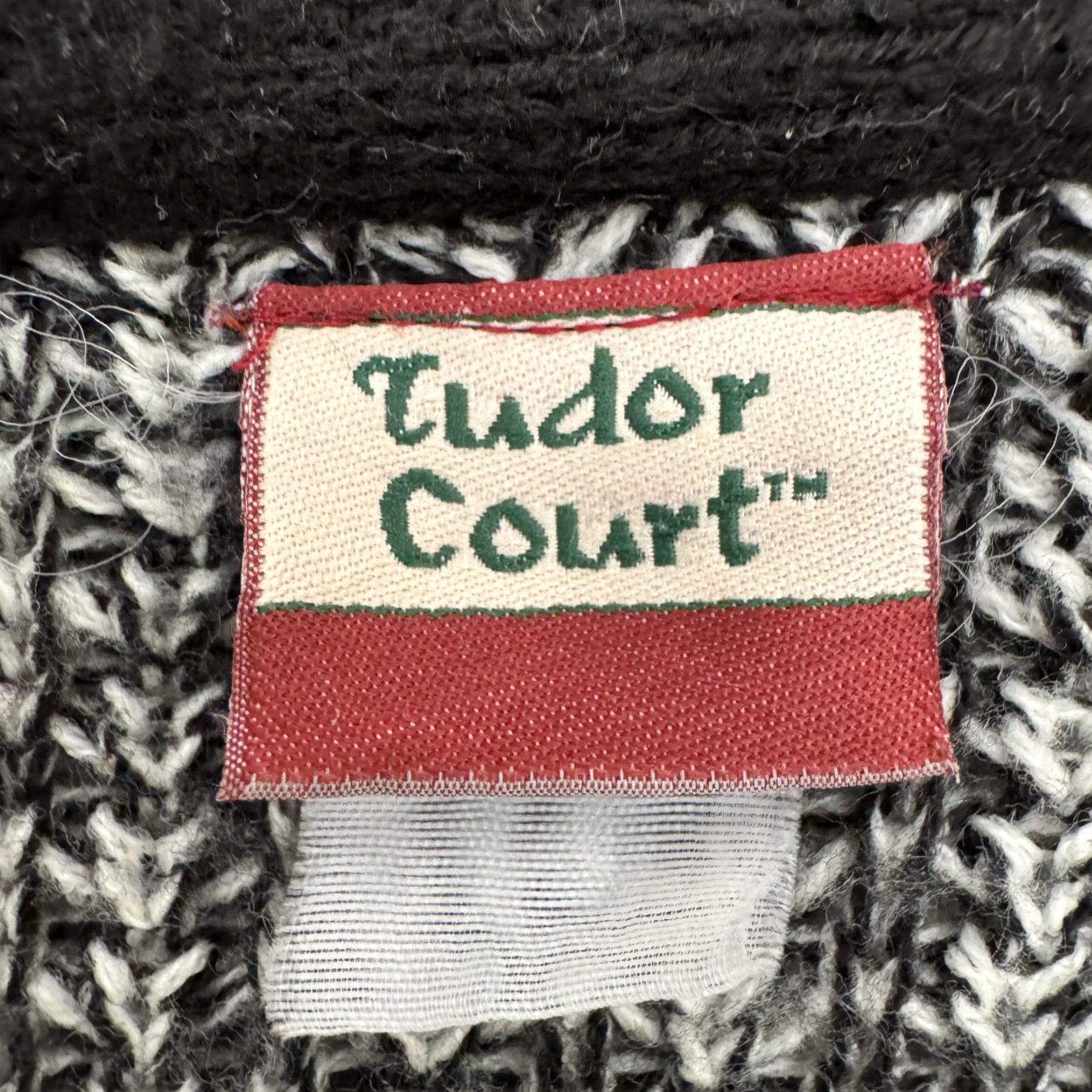 Tudor VINTAGE Tudor Court Sweater Cardigan Open Front 80s 90s Lagenlook Plus 1X Gray Wool Blend Acrylic Knit Long Sleeve Button Strap Womens Size XL / US 12-14 / IT 48-50 - 7 Thumbnail