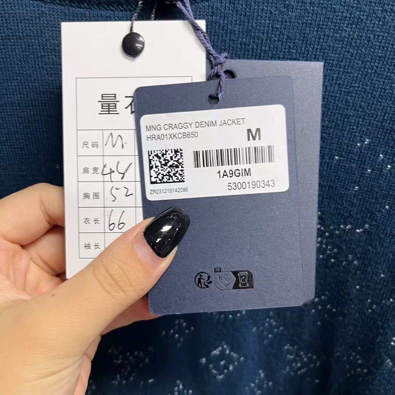 Louis Vuitton Louis Vuitton Blue logo letter jacquard gradient crew neck Size US M / EU 48-50 / 2 - 4 Thumbnail