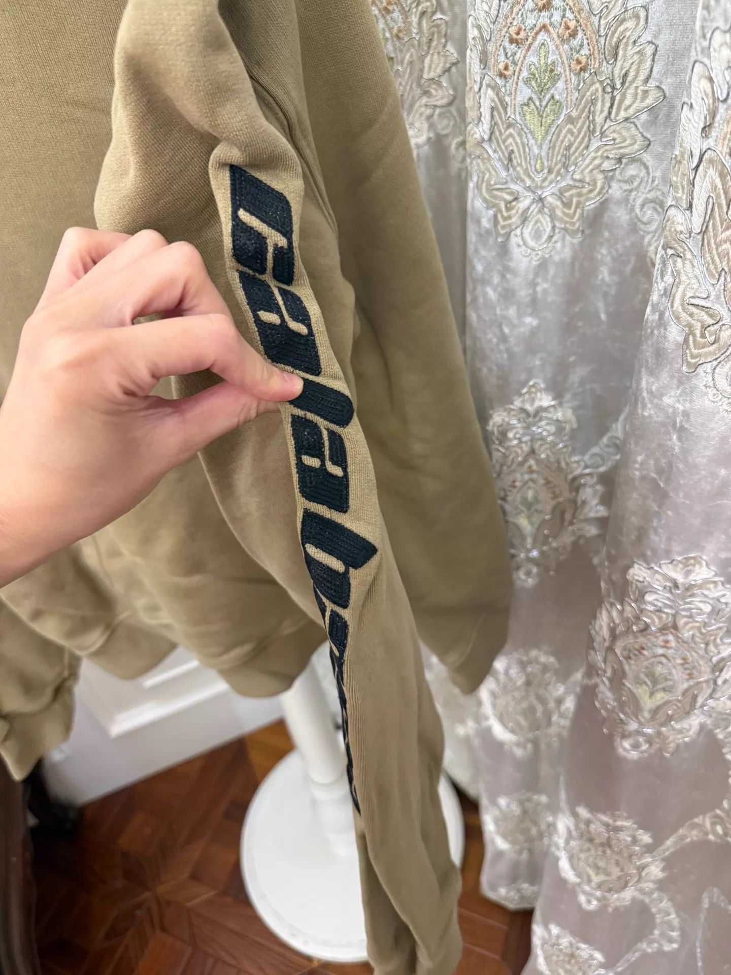 Adidas Yeezy Season Calabasas Embroidered Logo Hoodie M Italy LN Size US M / EU 48-50 / 2 - 2 Thumbnail