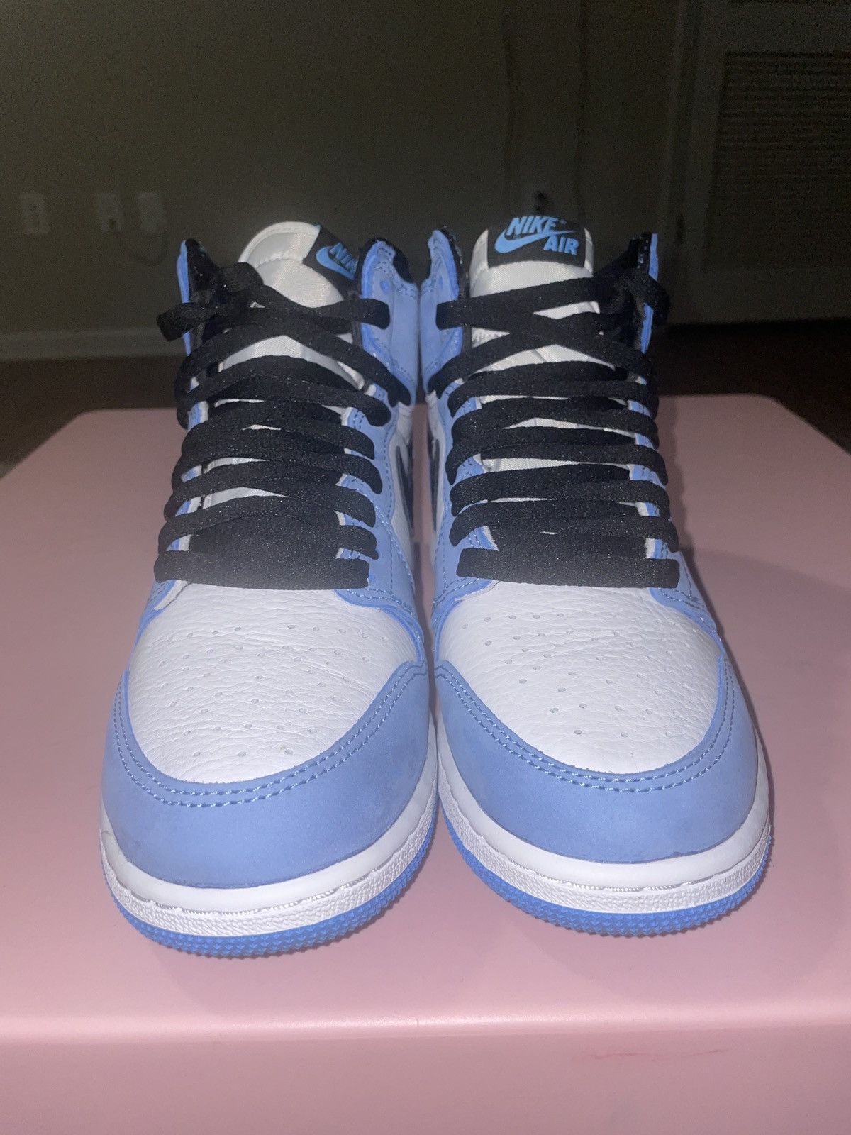 Jordan Brand × Nike Air Jordan 1 Retro High OG GS (UNC) Size US 7 / EU 40 - 3 Thumbnail