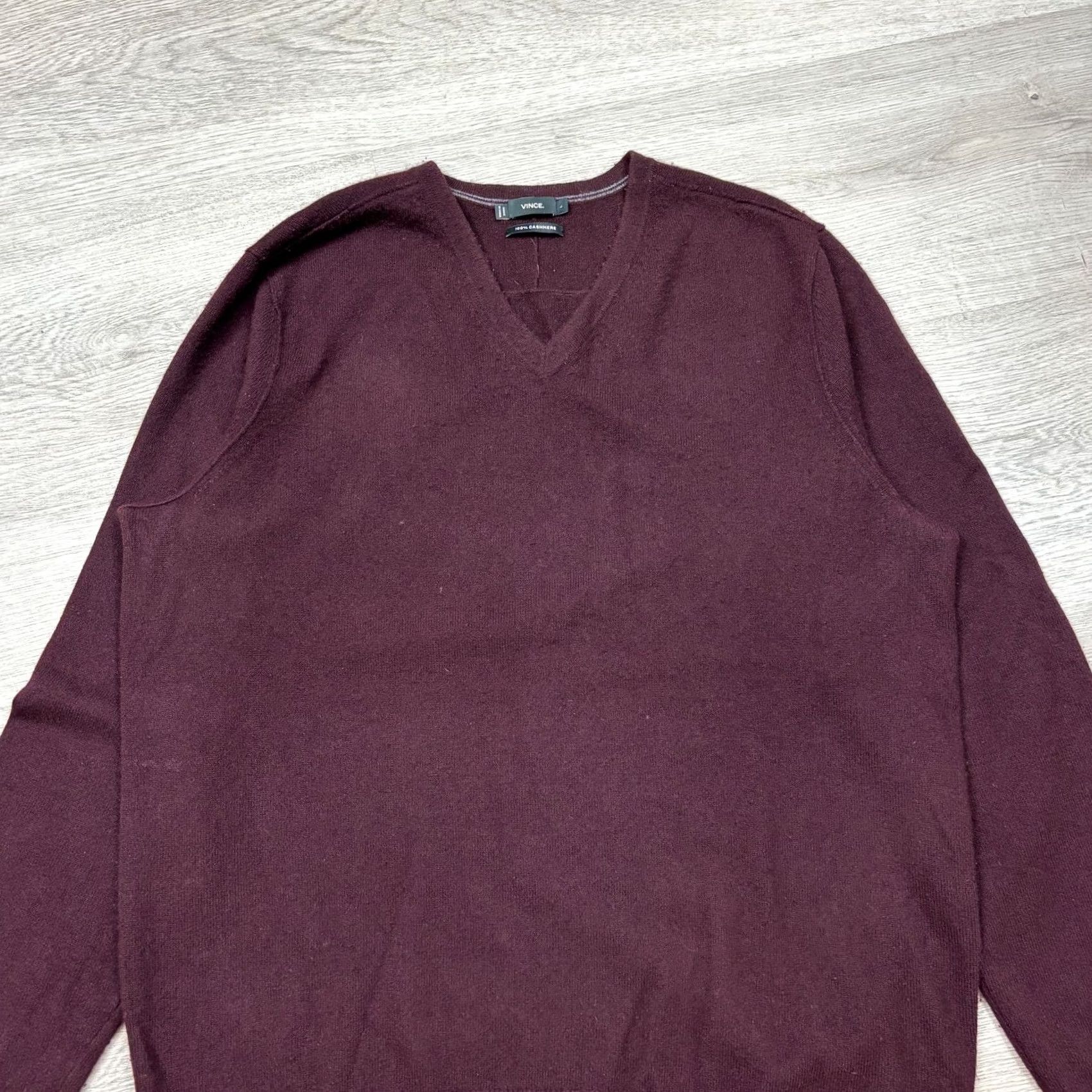 Vince Vince. 100% Cashmere V Neck Sweater Large Preppy Minimalist Men's Size US L / EU 52-54 / 3 - 2 Thumbnail