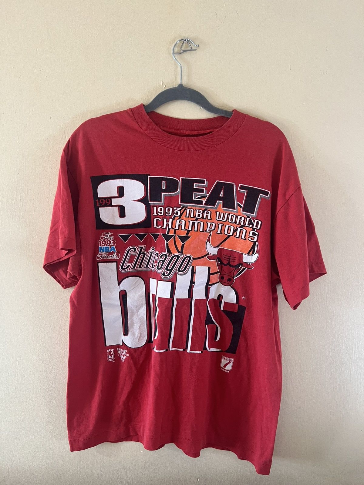 Logo 7 × Vintage Vintage 1998 Chicago Bulls 3 Peat NBA Champions T-Shirt Size US L / EU 52-54 / 3 - 1 Thumbnail