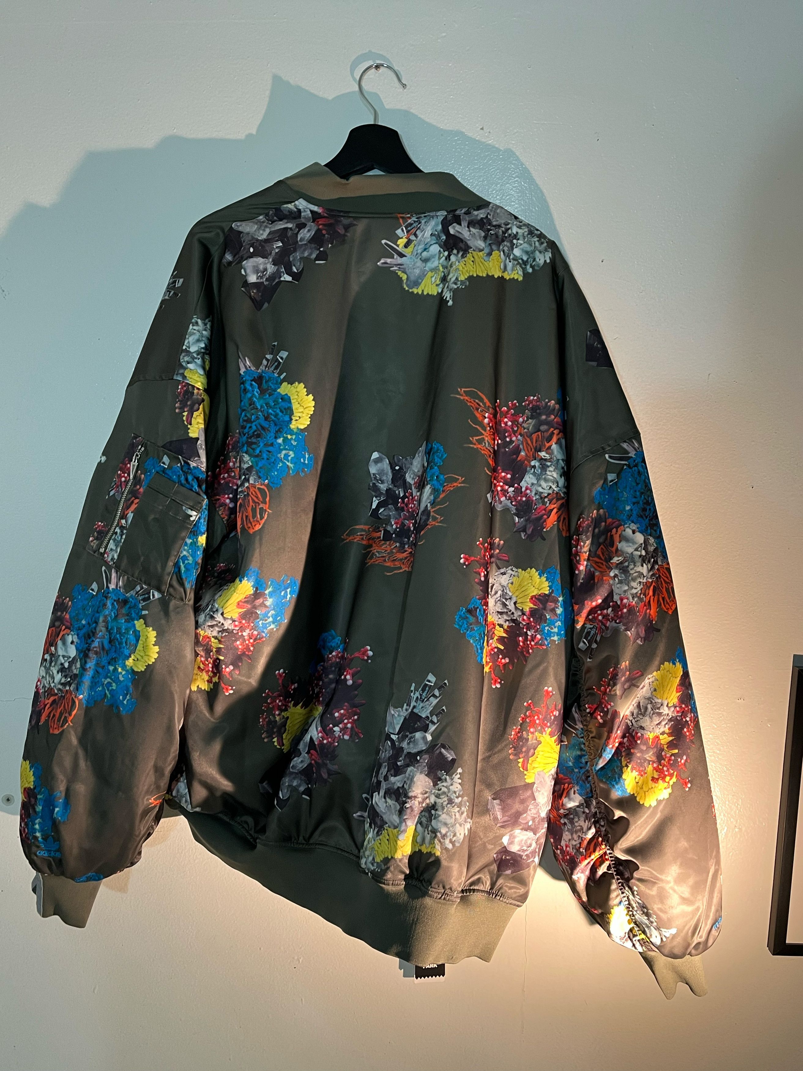 Adidas × Ivy Park NWT ADIDAS x IVY PARK Ivytopia Satin Bomber Jacket - Size US M / EU 48-50 / 2 - 10 Thumbnail