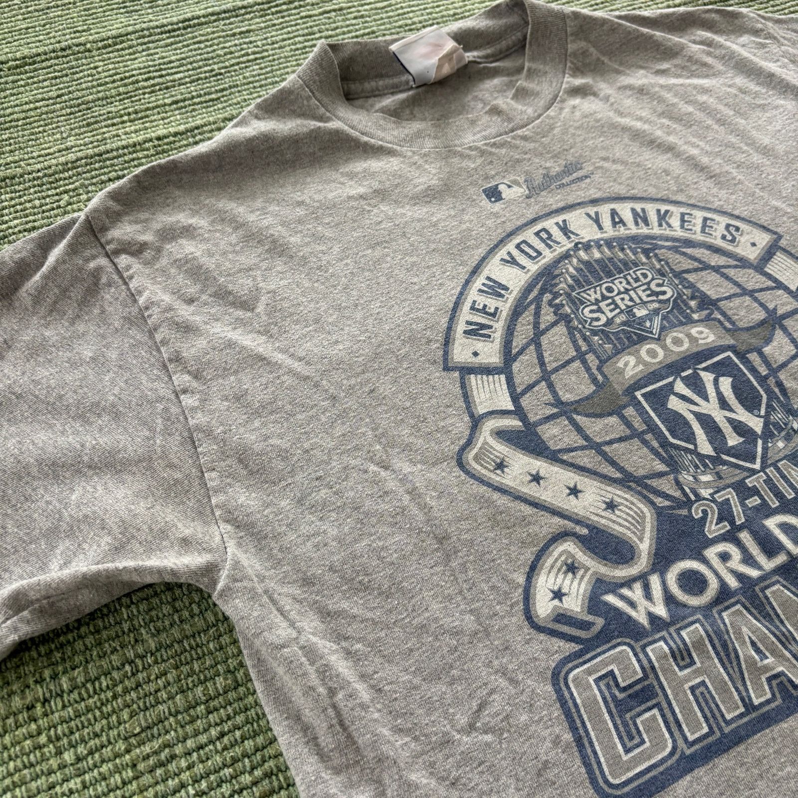 Majestic 2009 New York Yankees World Series Champions Tee Sz M/L Size US M / EU 48-50 / 2 - 5 Thumbnail