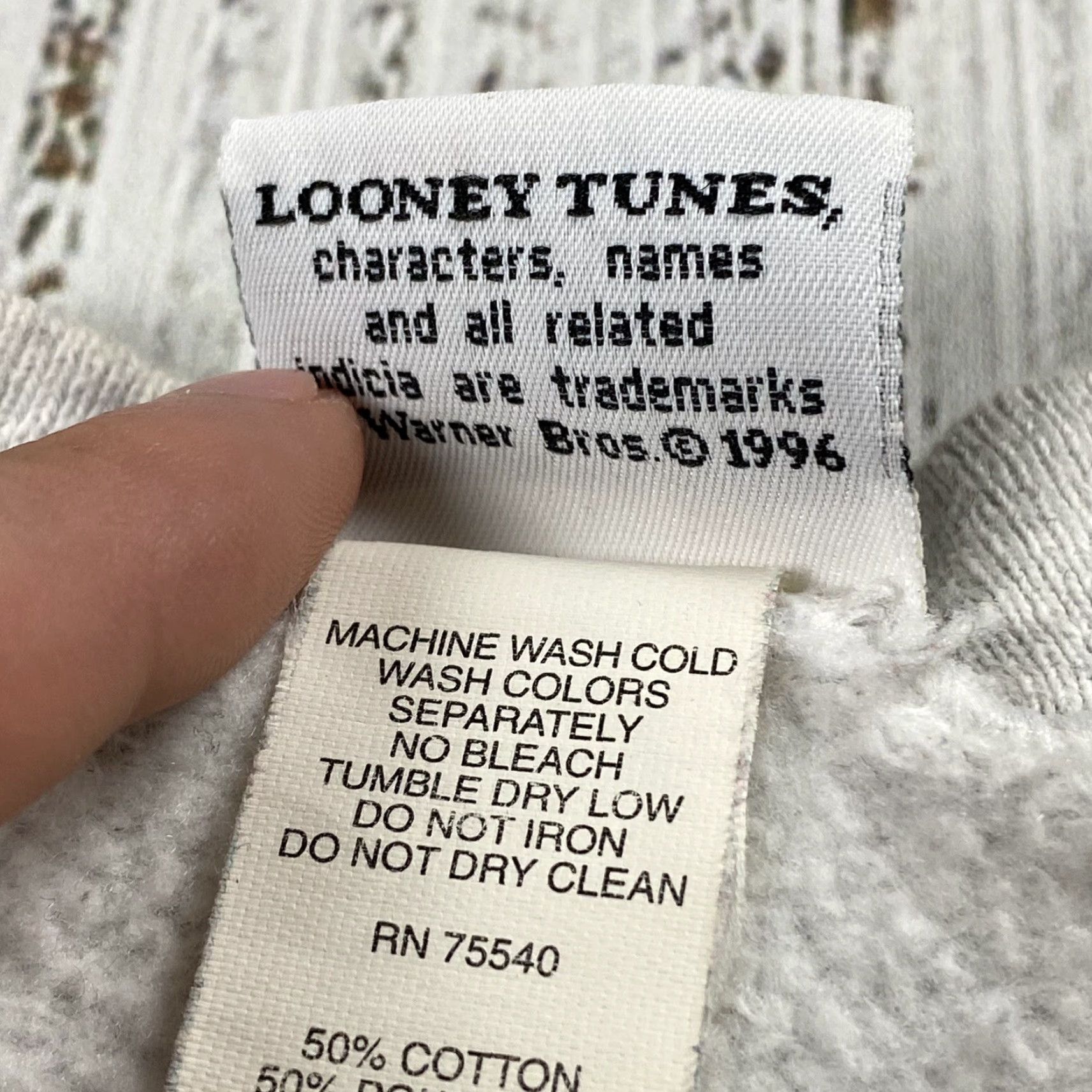 Vintage VINTAGE 1996 LOONEY TUNES TAZ CHRISTMAS SWEATSHIRT PULLOVER GRAY MENS M USA Size US M / EU 48-50 / 2 - 5 Thumbnail