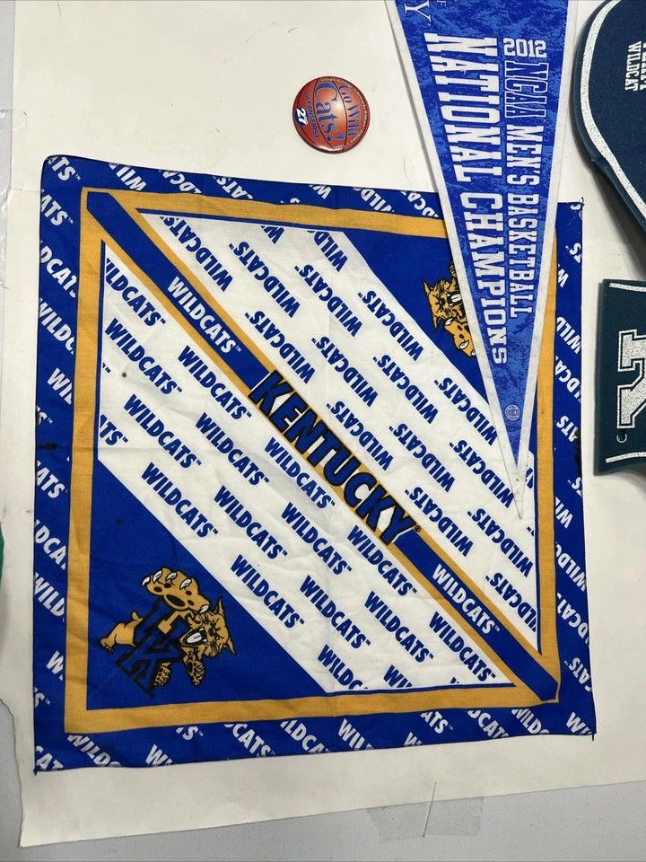 Vintage Vintage Kentucky Wildcats Foam Finger & lot UK University Size US M / EU 48-50 / 2 - 5 Thumbnail