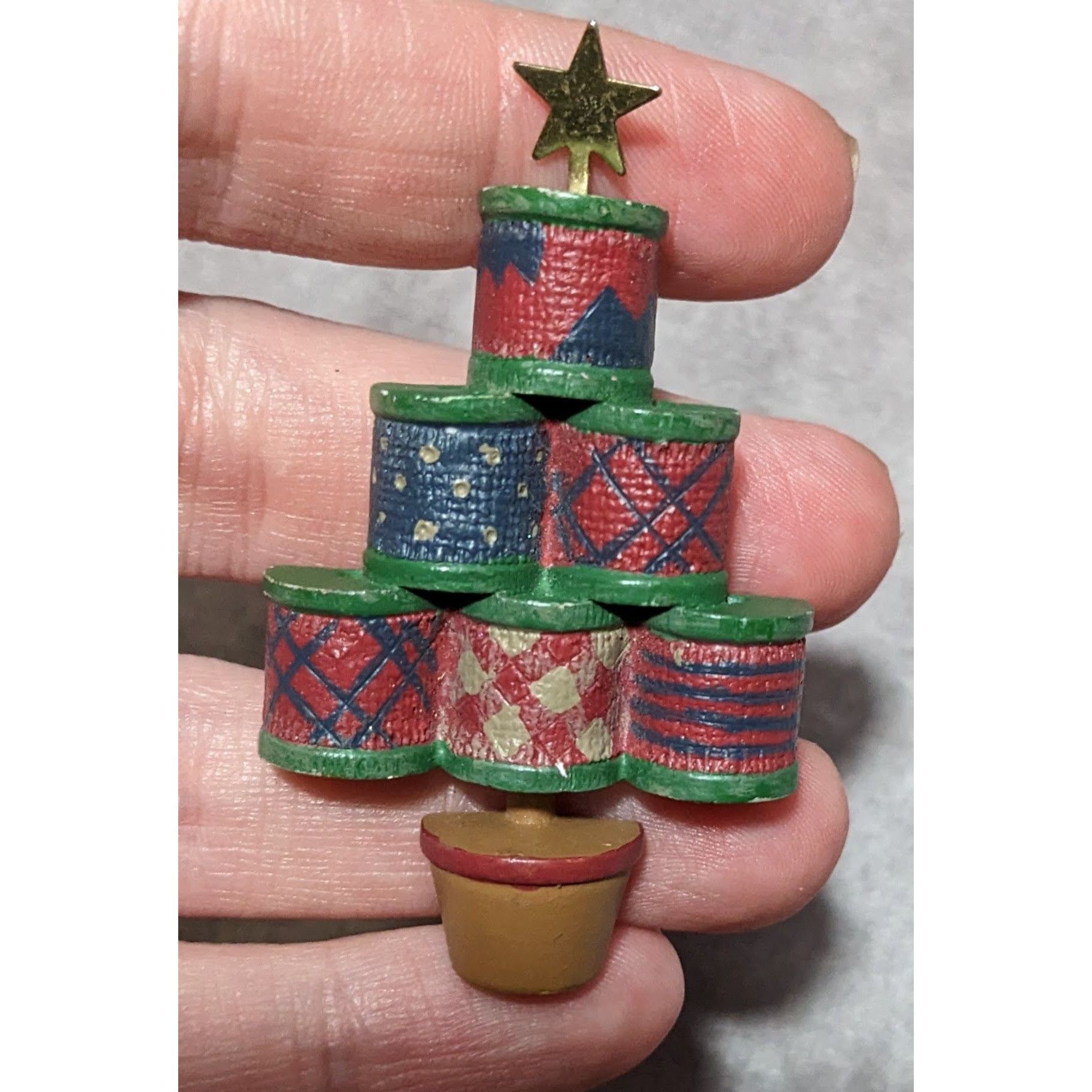 Other Vintage Rustic Hallmark Sewing Themed Christmas Tree Brooch Size ONE SIZE - 3 Thumbnail