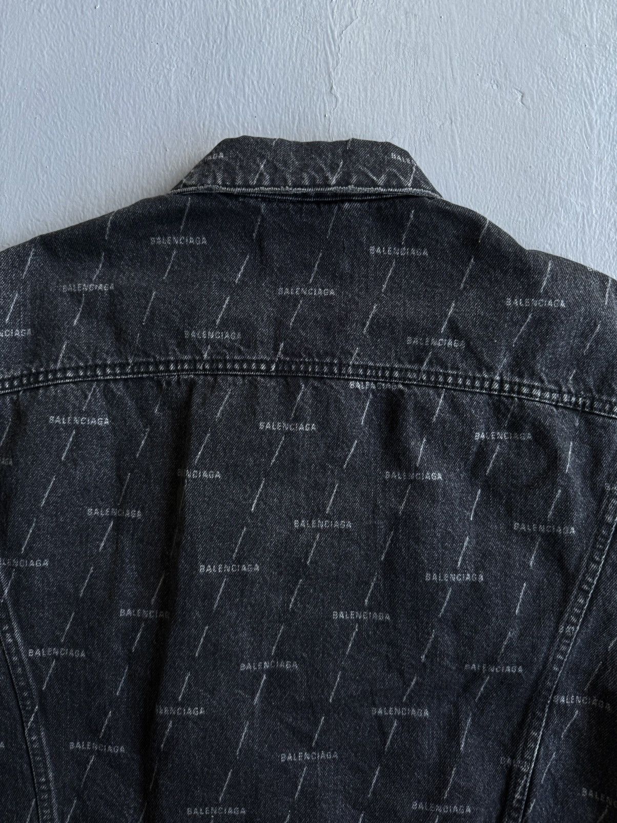Balenciaga Balenciaga - All Over Print Denim Jacket Size US S / EU 44-46 / 1 - 7 Thumbnail