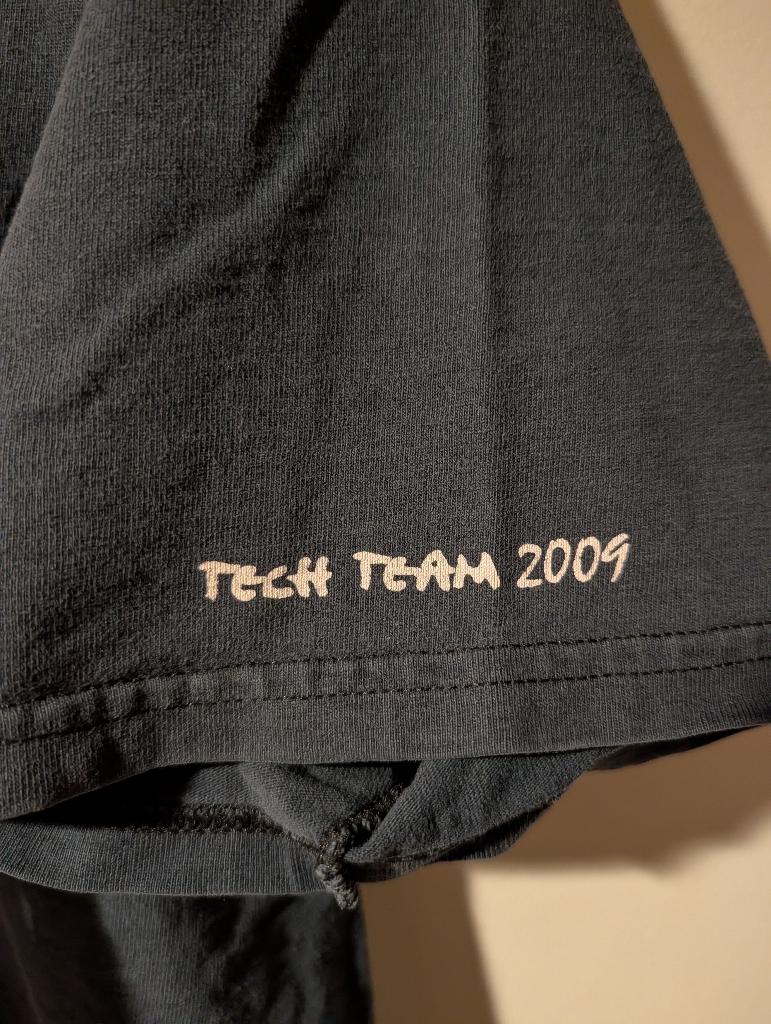 The North Face Vintage The North Face Never Stop Exploring Tech T-Shirt Size US L / EU 52-54 / 3 - 4 Thumbnail