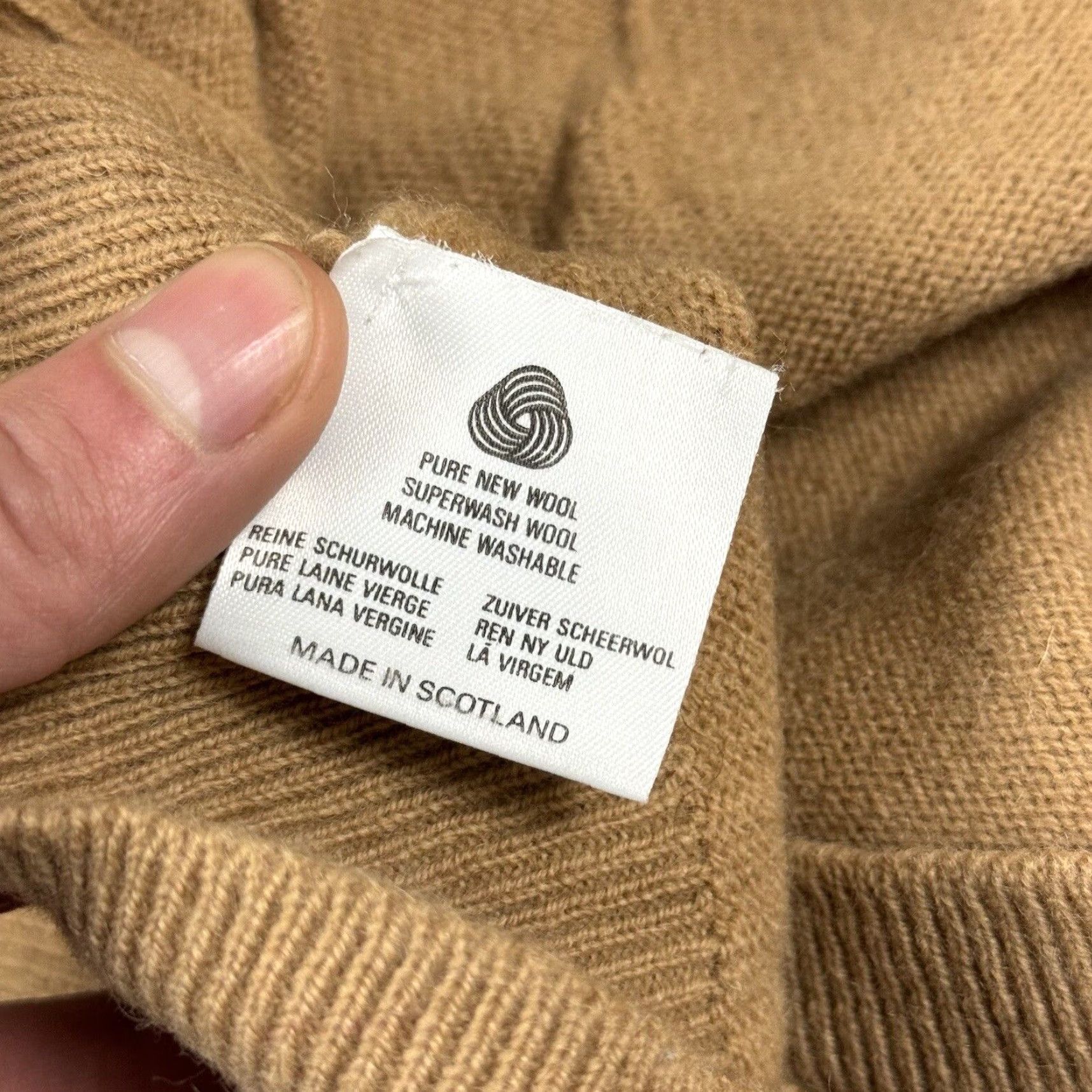 Vintage VINTAGE Pringle of Scotland Men’s Cardigan Sweater 100% Wool Brown 5-Button Classic Fitted UK Size 46 Size US XXL / EU 58 / 5 - 5 Thumbnail