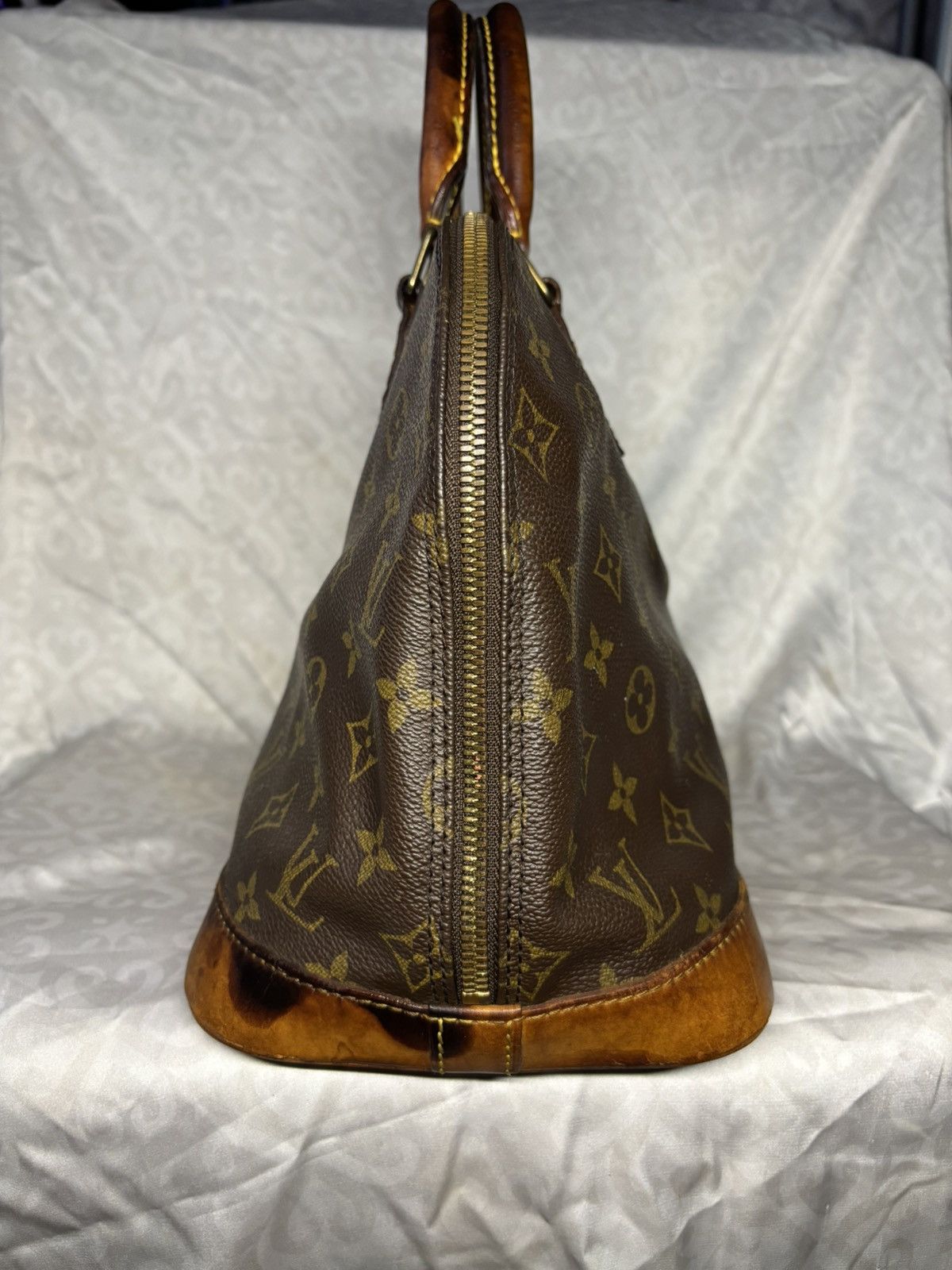 Louis Vuitton (very worn) Louis Vuitton Alma Size ONE SIZE - 2 Thumbnail