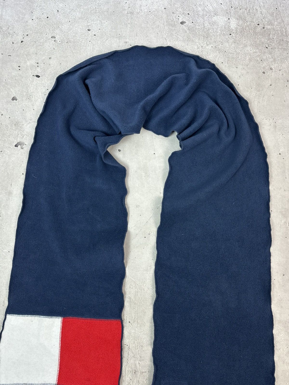 Tommy Hilfiger Vintage Tommy Hilfiger Big Logo Fleece Scarf Size ONE SIZE - 4 Thumbnail
