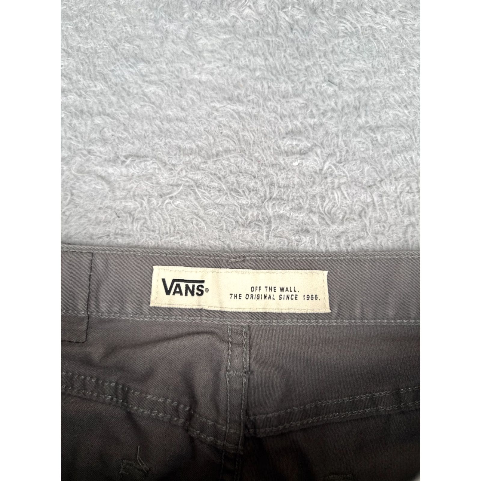 Volcom Volcom Shorts Men 30 Gray Cotton Blend Twill Skateboard Beach 11" Raw Hem Mens Size US 30 / EU 46 - 7 Thumbnail