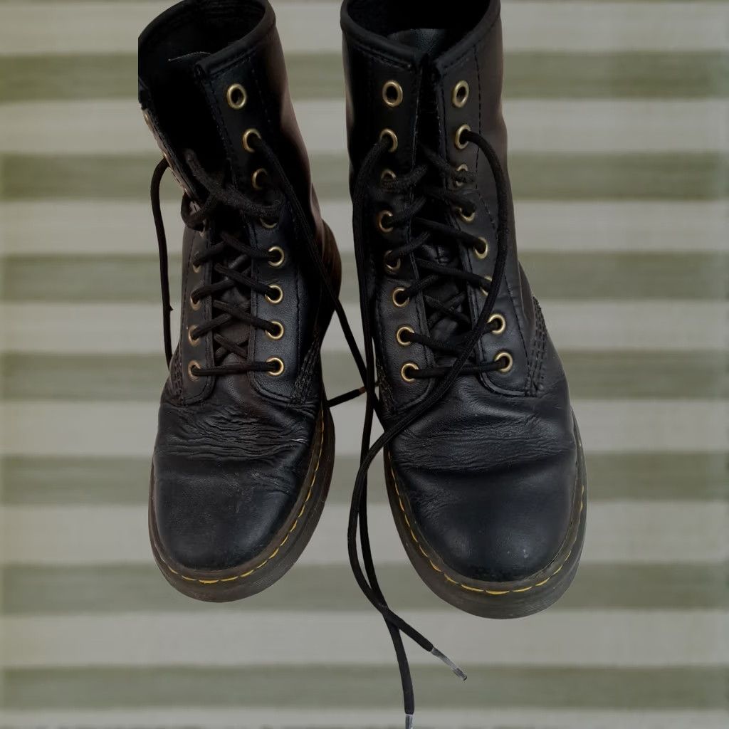 Dr. Martens VINTAGE Dr. Martens 1460 Zavala Combat Boots Boots Mens US 7 UK 6 EU 39 Black Leather Ankle Lace Up Round Toe Size US 7 / EU 40 - 1 Thumbnail