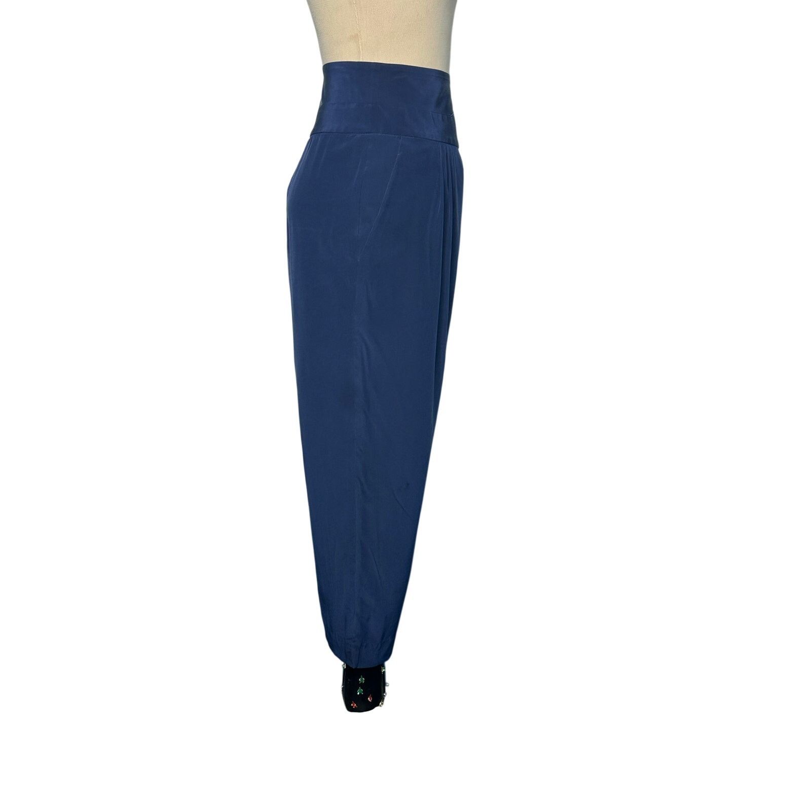 Diane von Furstenberg Diane Von Furstenbert Keaka navy crop pleated pants size 6 Size 28" / US 6 / IT 42 - 20 Thumbnail