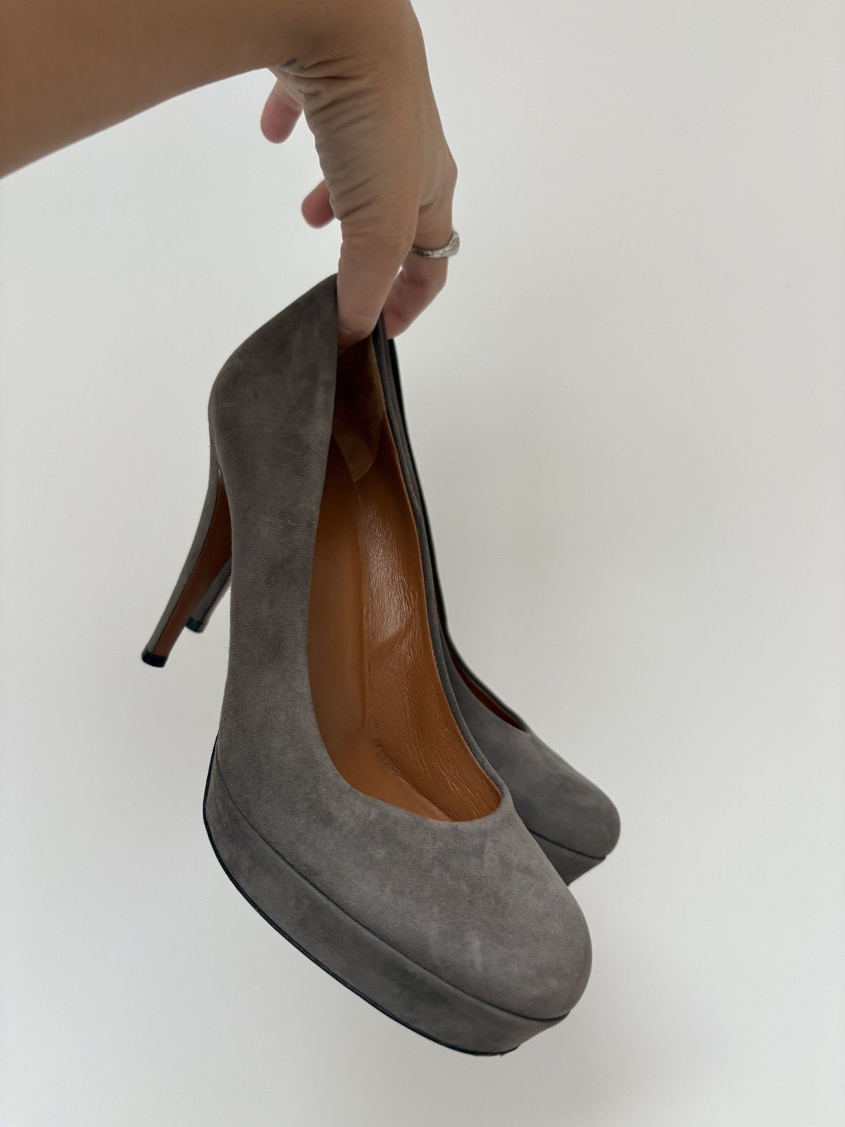 Gucci Gucci Scarlet Taupe Suede Platform Pumps Size US 7.5 / IT 37.5 - 6 Thumbnail