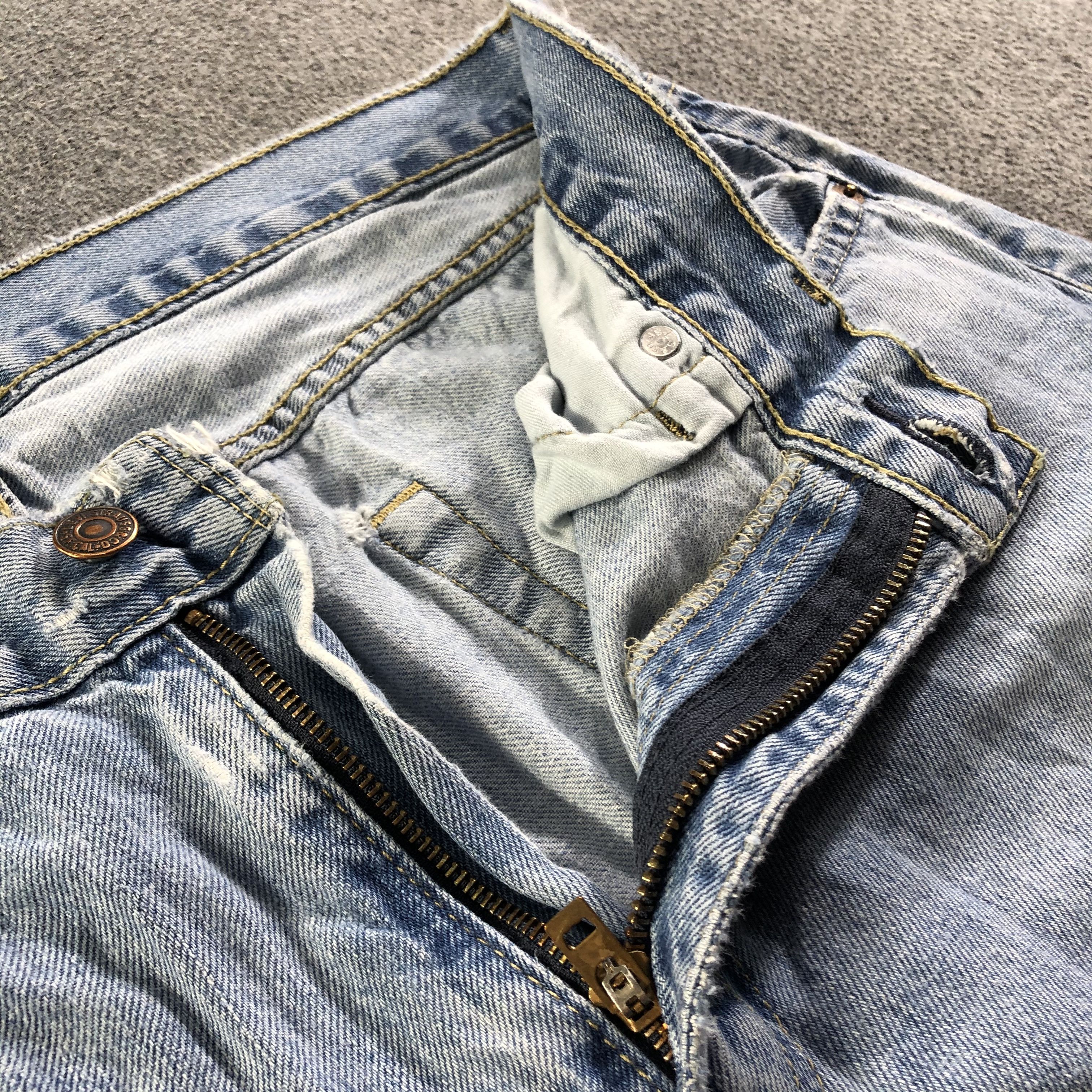 Levi's Vintage Blue Wash Levis 505 Jeans-J3718 Size US 35 - 10 Thumbnail