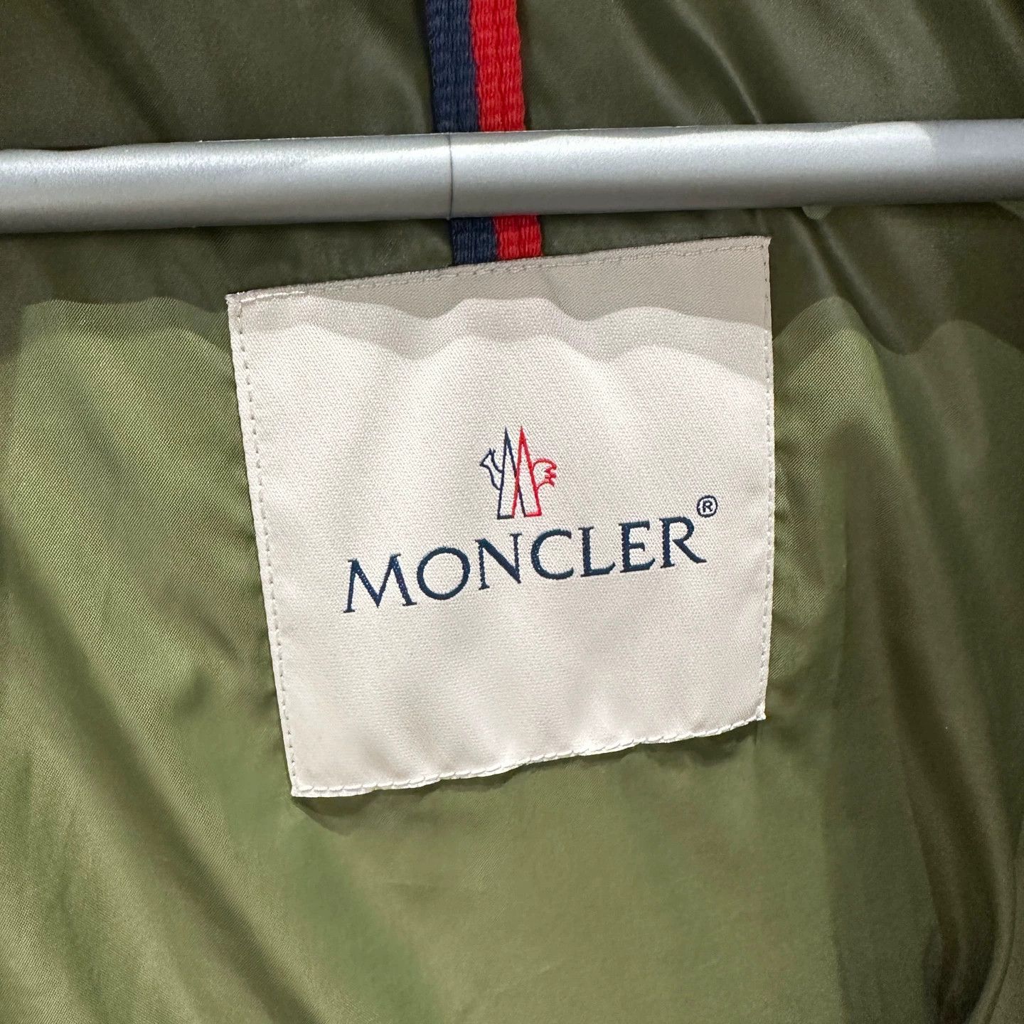 Moncler Moncler apr42 Parana White Down Logo Puffer Size 1 Size S / US 4 / IT 40 - 3 Thumbnail
