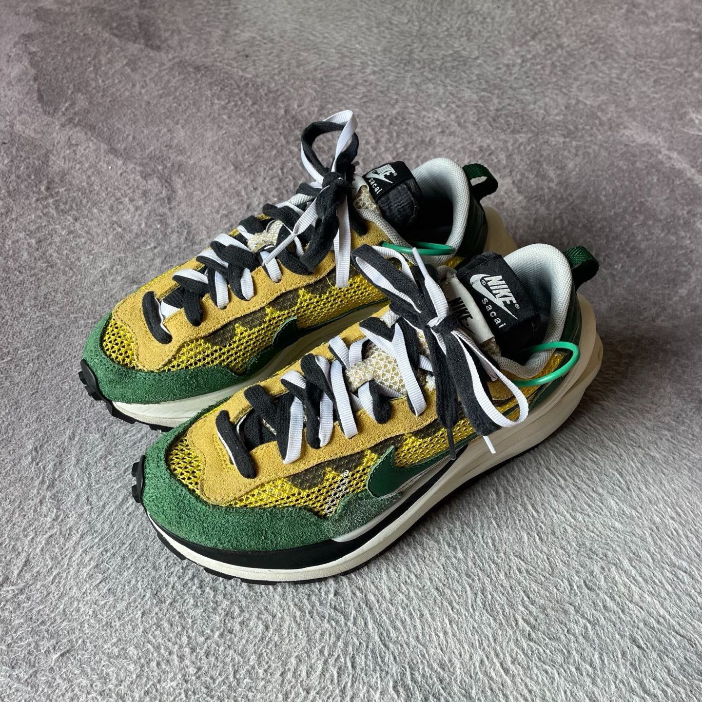 Nike Nike Yellow Lowtop Sneakers 38 Men Size US 6 / EU 39 - 1 Thumbnail