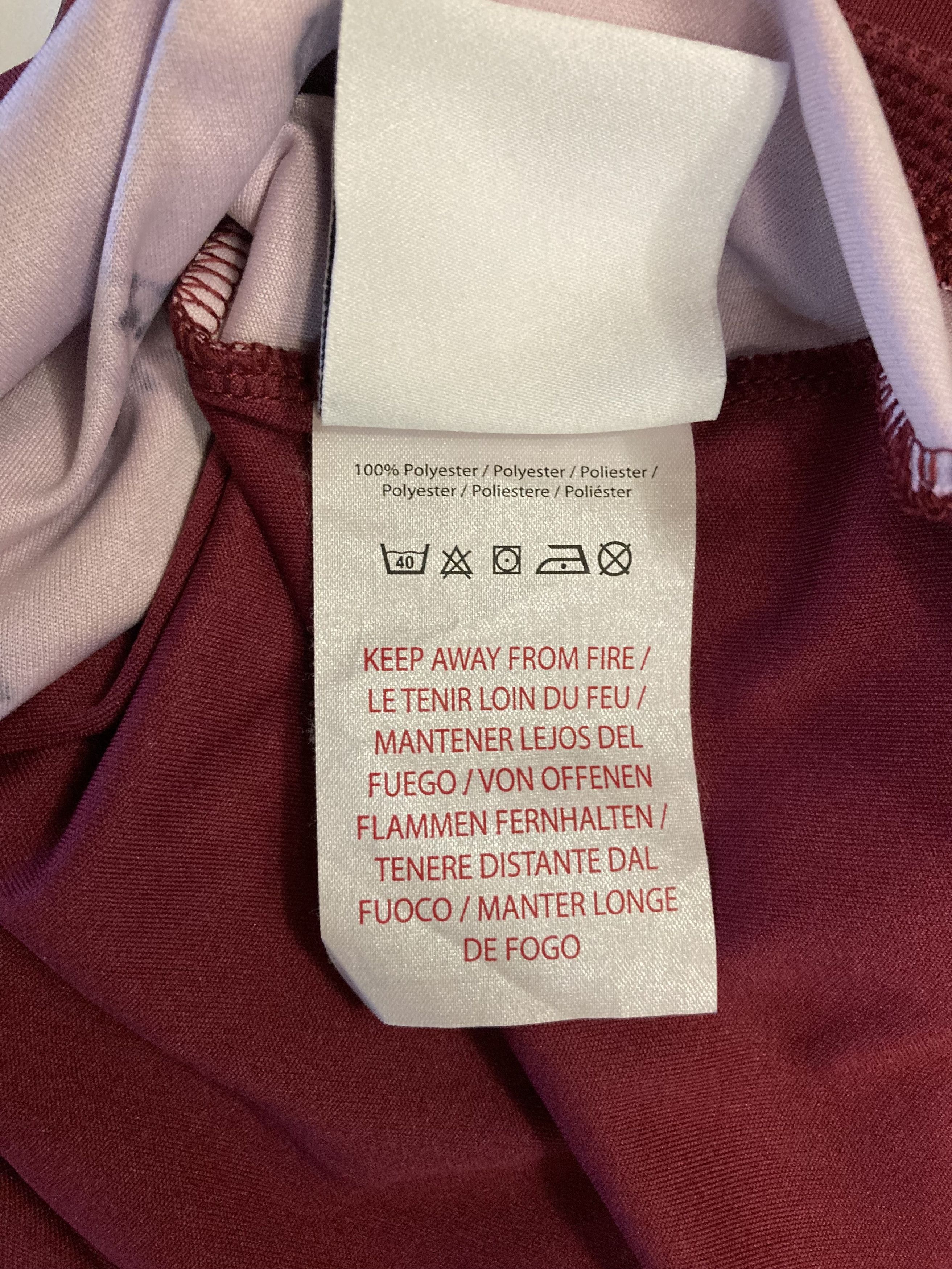 Umbro Umbro Heart Of Midlothian Hearts 2009 home jersey soccer Size US M / EU 48-50 / 2 - 12 Thumbnail
