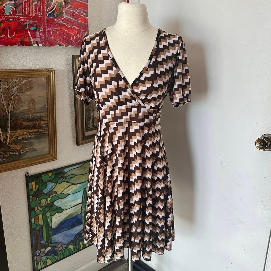 Other unbranded brown white chevron patterned dress Size M / US 6-8 / IT 42-44 - 1 Thumbnail