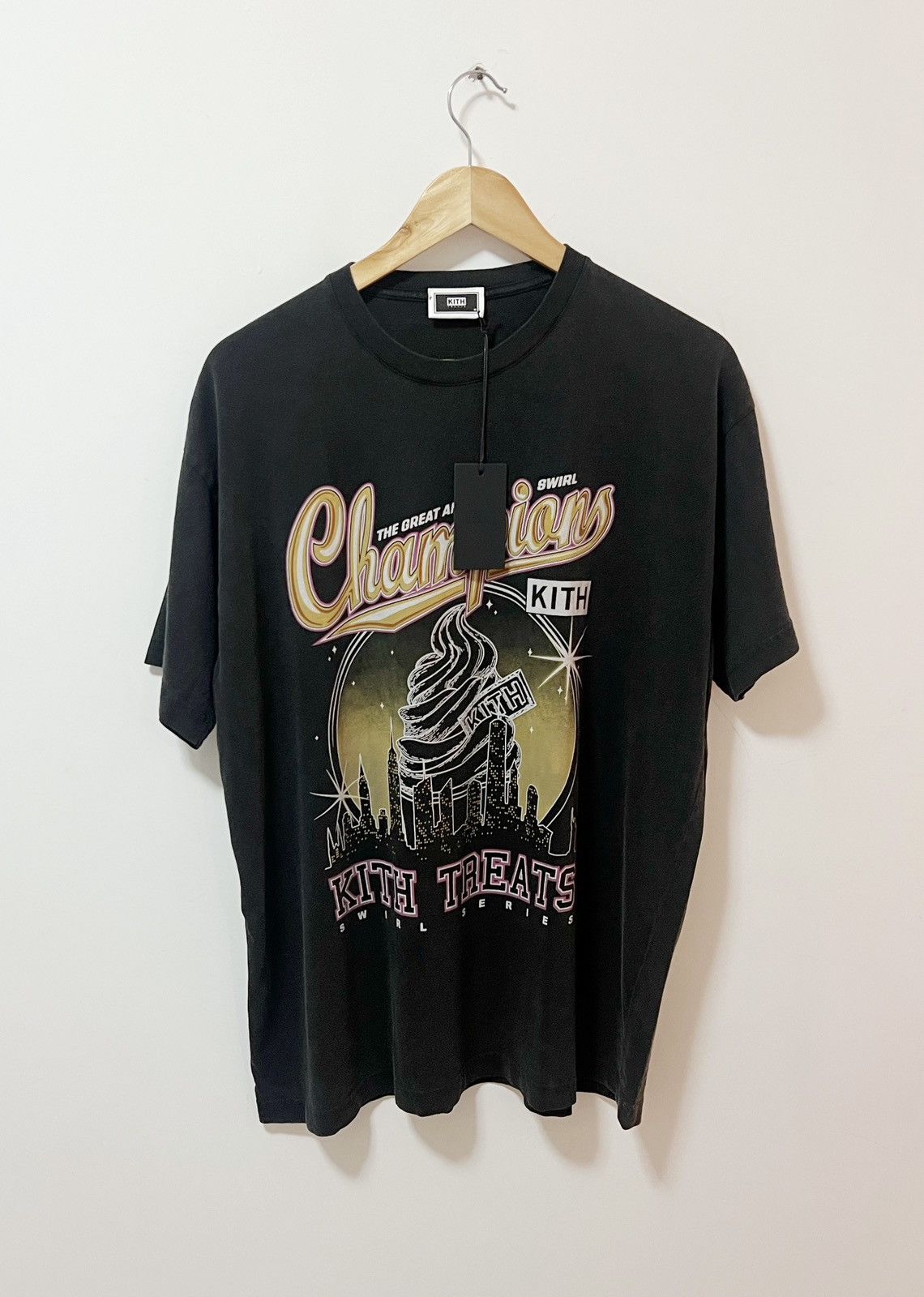 Kith × Vintage Kith Treats Champions Black Vintage With Tags & Bag Size US M / EU 48-50 / 2 - 1 Thumbnail