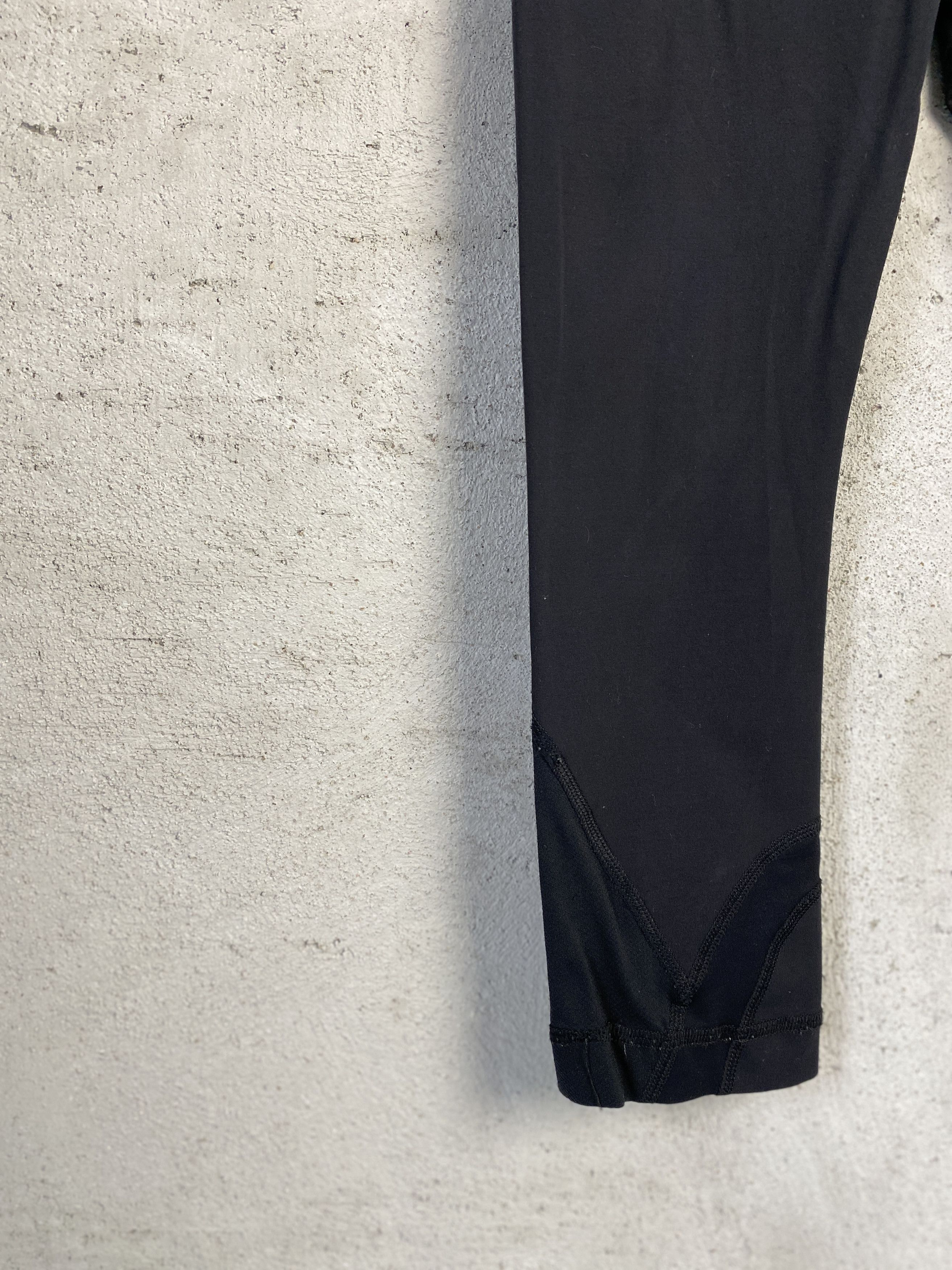 Lululemon Lululemon small logo capri leggings sport yoga Size 27" / US 4 / IT 40 - 3 Thumbnail