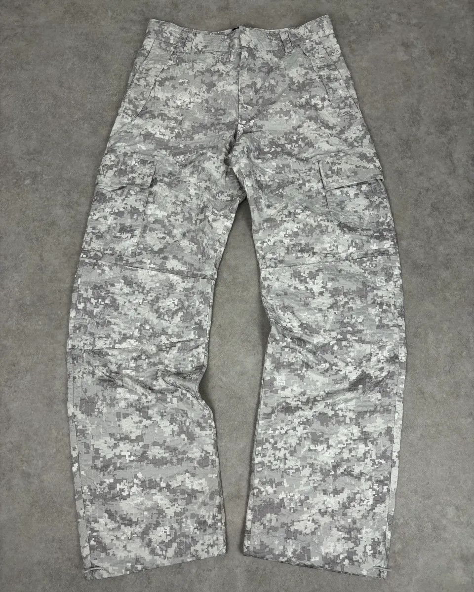 Givenchy SS2023 Givenchy Camo White Distressed Cargo Pants Size US 32 / EU 48 - 1 Thumbnail