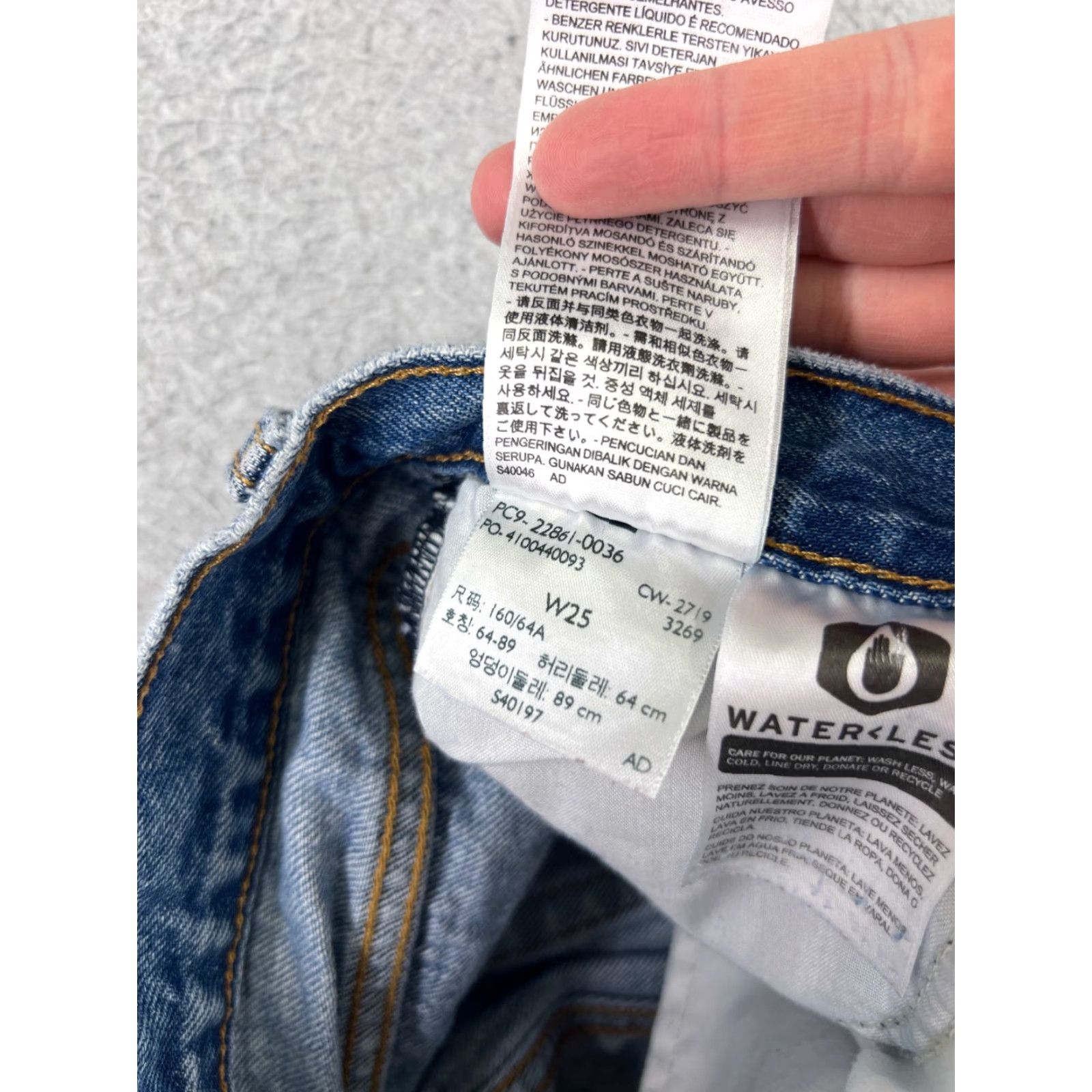 Levi's Levis Premium Jeans Womens 25 Blue Denim Tapered Wedgie Fit Levi's Wedgie Jeans 5-Pocket Distressed Button Fly Size 42" / US 20 - 4 Thumbnail
