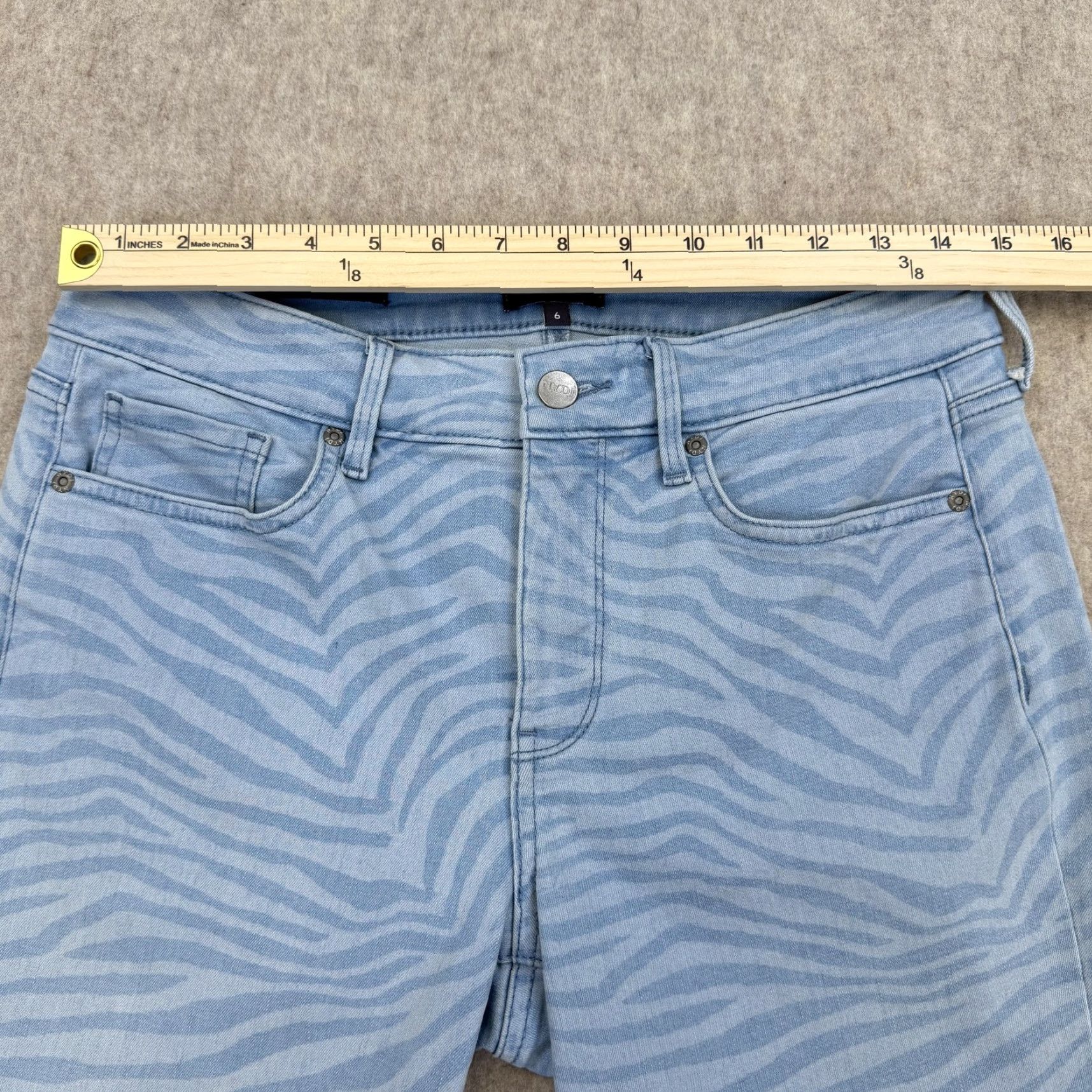 NYDJ NYDJ Bermuda Shorts Womens 6 Blue Zebra Print Mid Rise Denim Lift Tuck Shirt Size 28" / US 6 / IT 42 - 3 Thumbnail