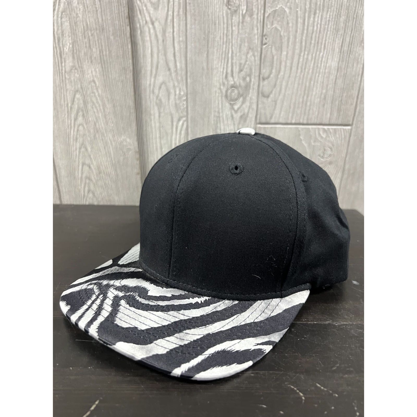 Vintage VINTAGE Top Level Zebra Print SnapBack Hat Black/Silver OSFA Size US M / EU 48-50 / 2 - 3 Thumbnail