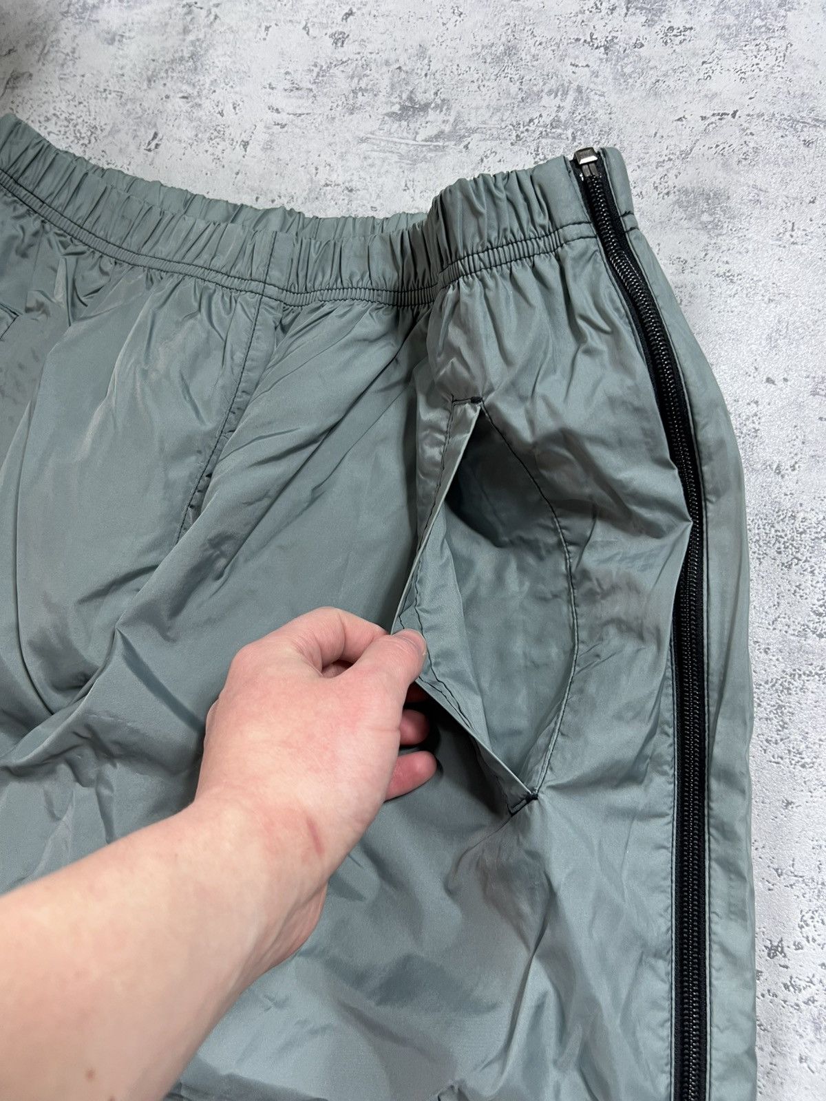 Nike 90s Nike Spellout Vintage Parachute Nylon Baggy Retro Pants Size US 32 / EU 48 - 4 Thumbnail