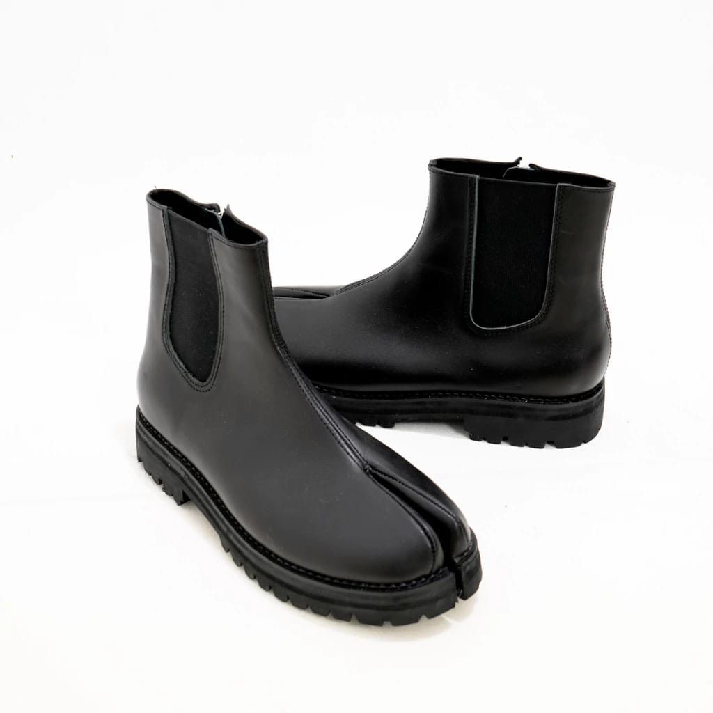Designer Unisex Takumi Chelsea Boots Tabi Leather Size US 10 / EU 43 - 10 Thumbnail