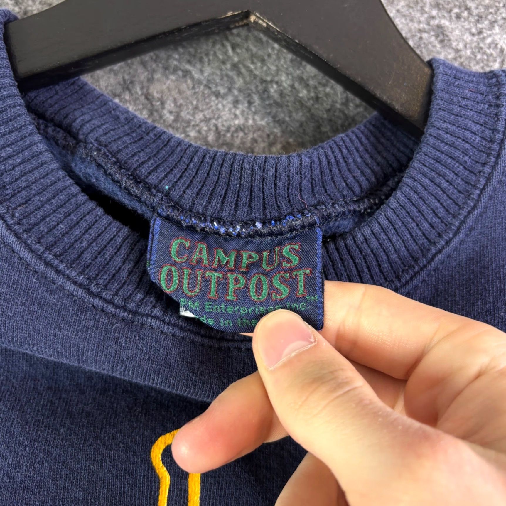 Vintage VINTAGE Campus Outpost Sweatshirt XL Navy Blue Graphic Print Pullover Crew Neck Unisex Adults Size US XL / EU 56 / 4 - 5 Thumbnail