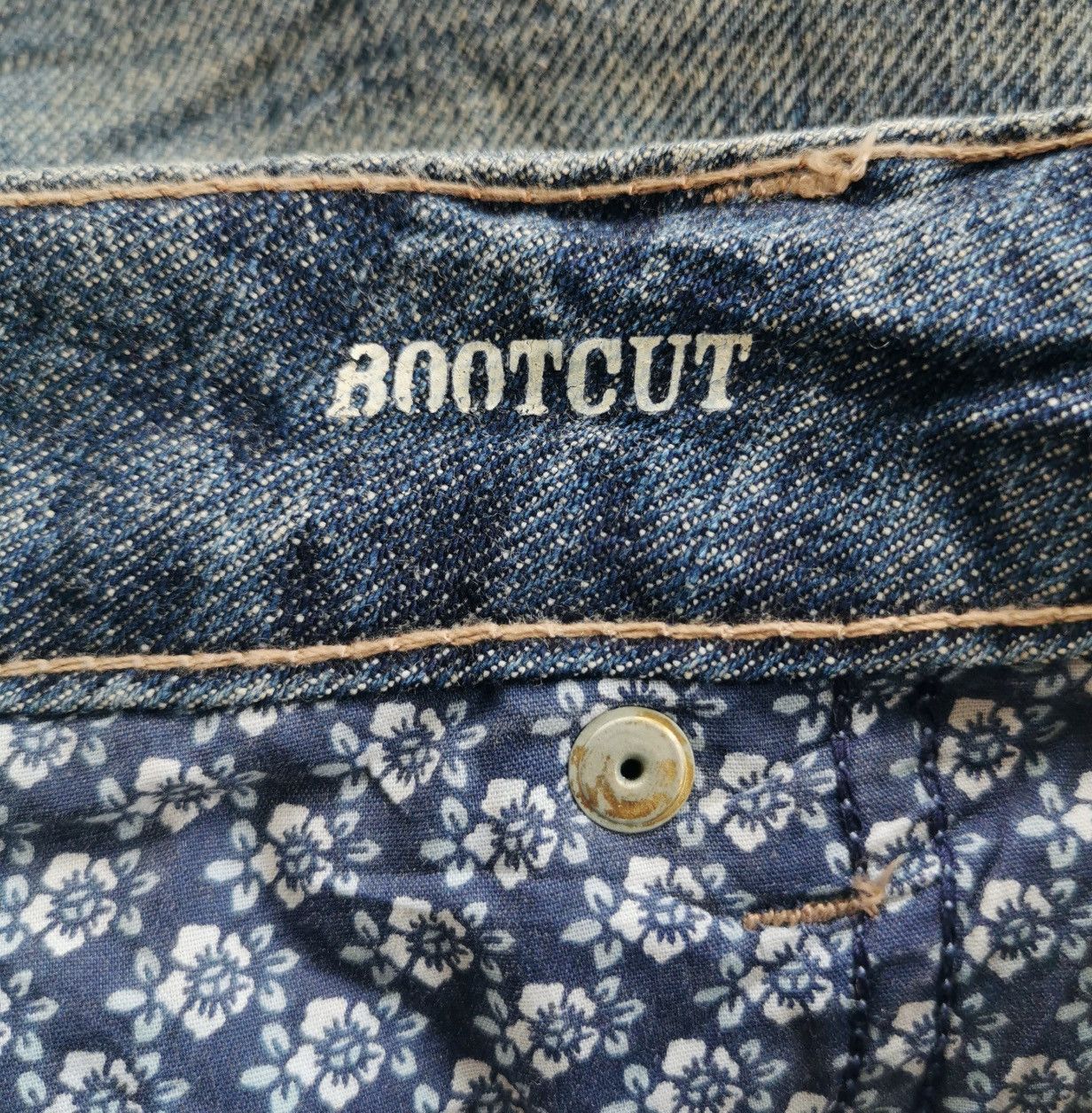 Mossimo Mossimo Bootcut Distressed Jeans ERD Grunge Size 34" / US 12 / IT 48 - 8 Thumbnail