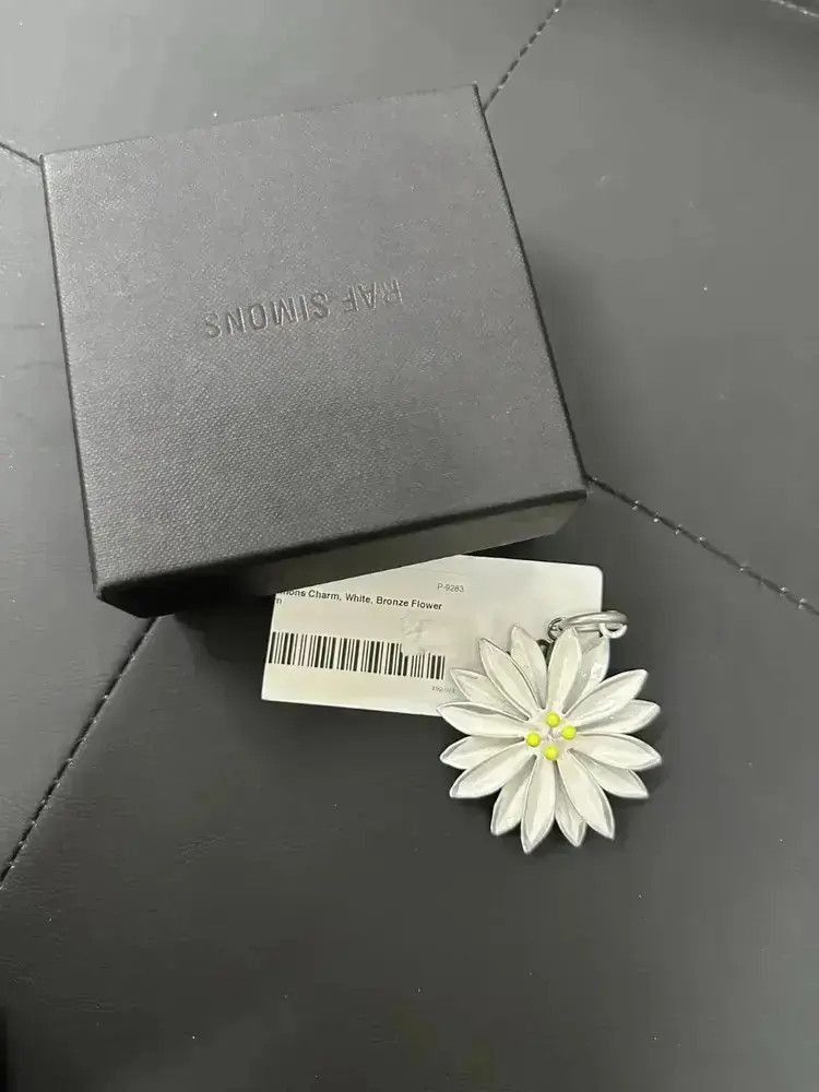 Raf Simons Raf Simons 19FW Daisy Pendant / Key Chain Size ONE SIZE - 1 Thumbnail