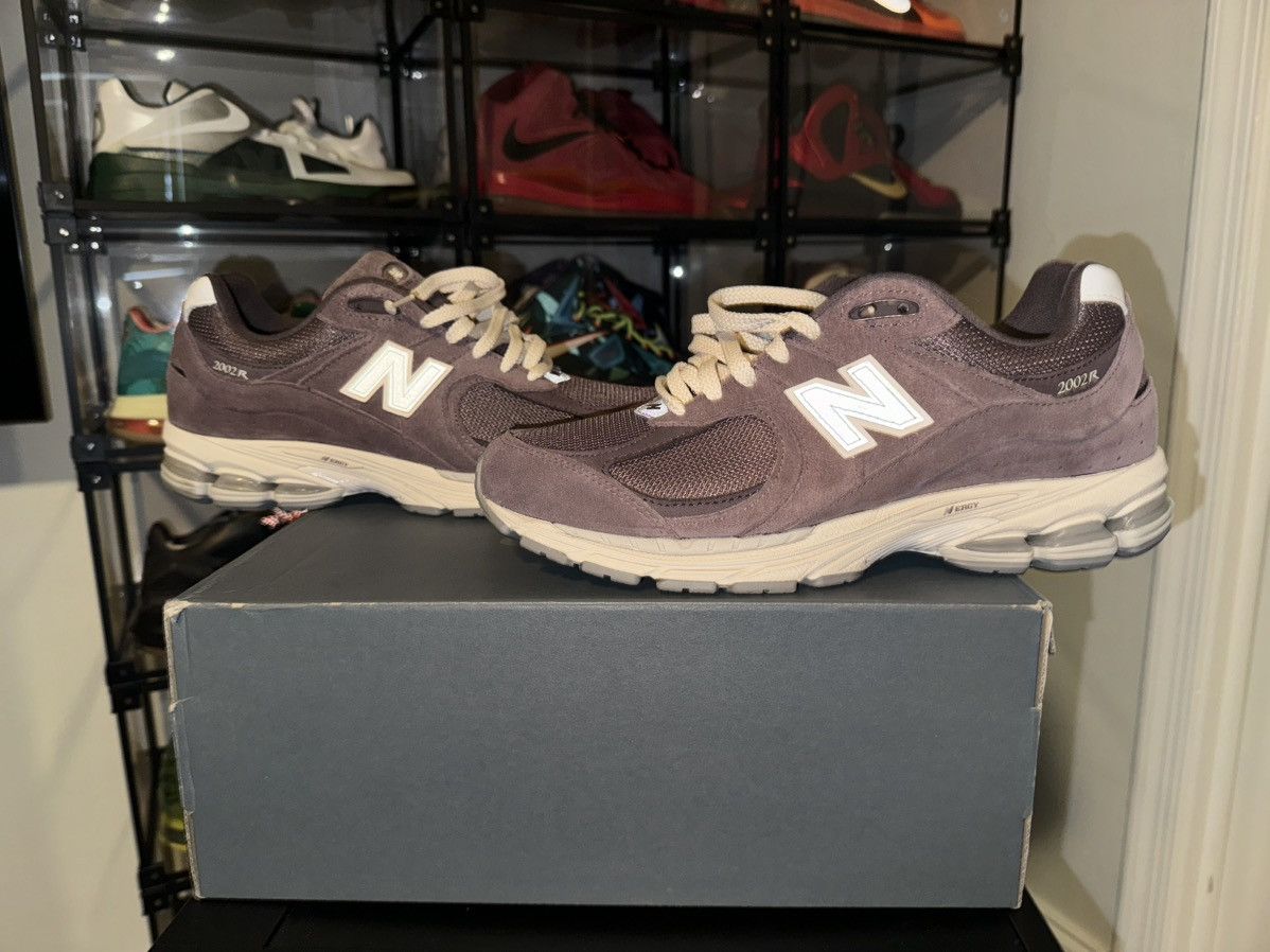 New Balance New Balance 2002R Suede Pack - Dusty Fig size 10.5 Size US 10.5 / EU 43-44 - 1 Thumbnail