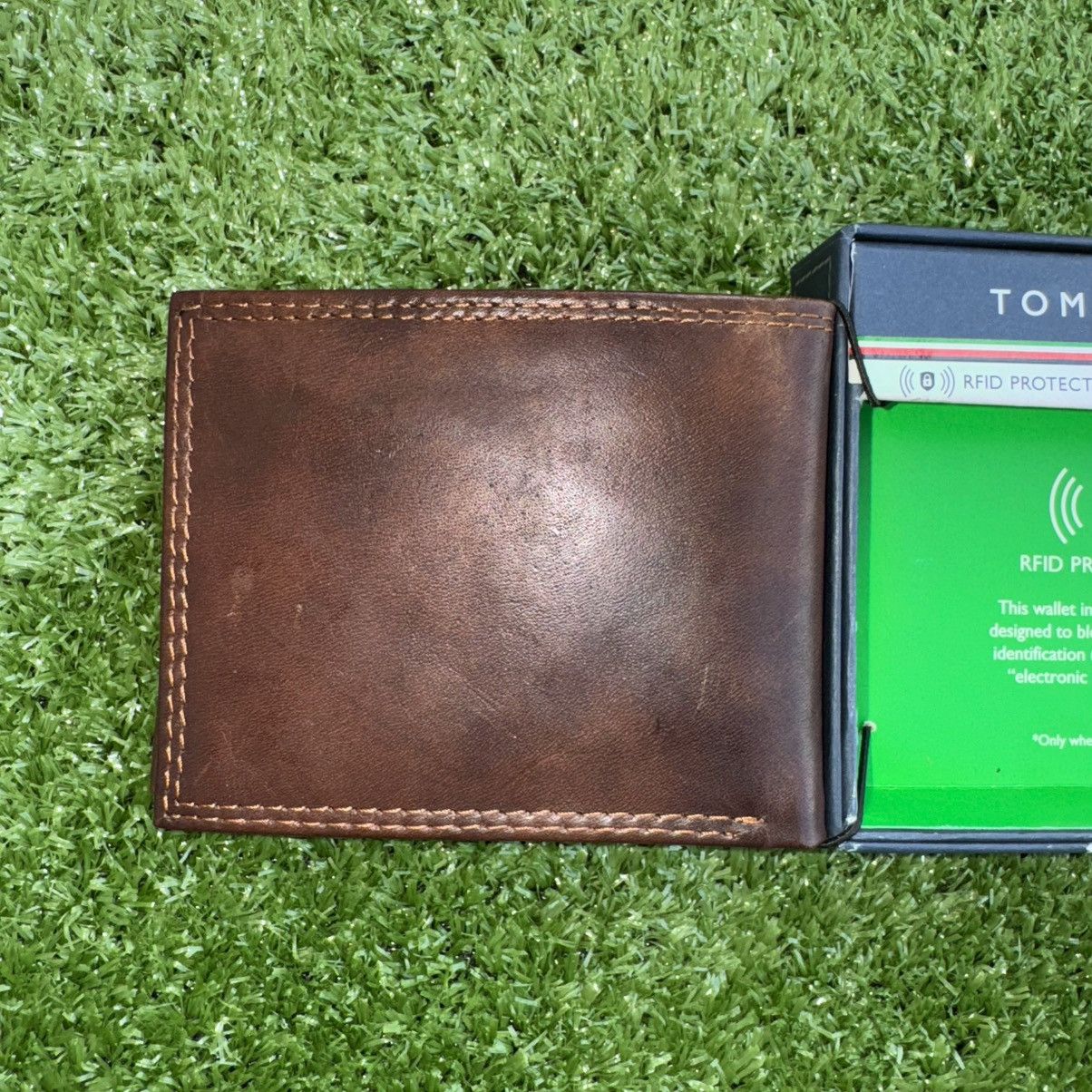 Tommy Hilfiger × Vintage Tommy Hilfiger Brown Genuine Leather Bi-Fold Wallet Size ONE SIZE - 8 Thumbnail