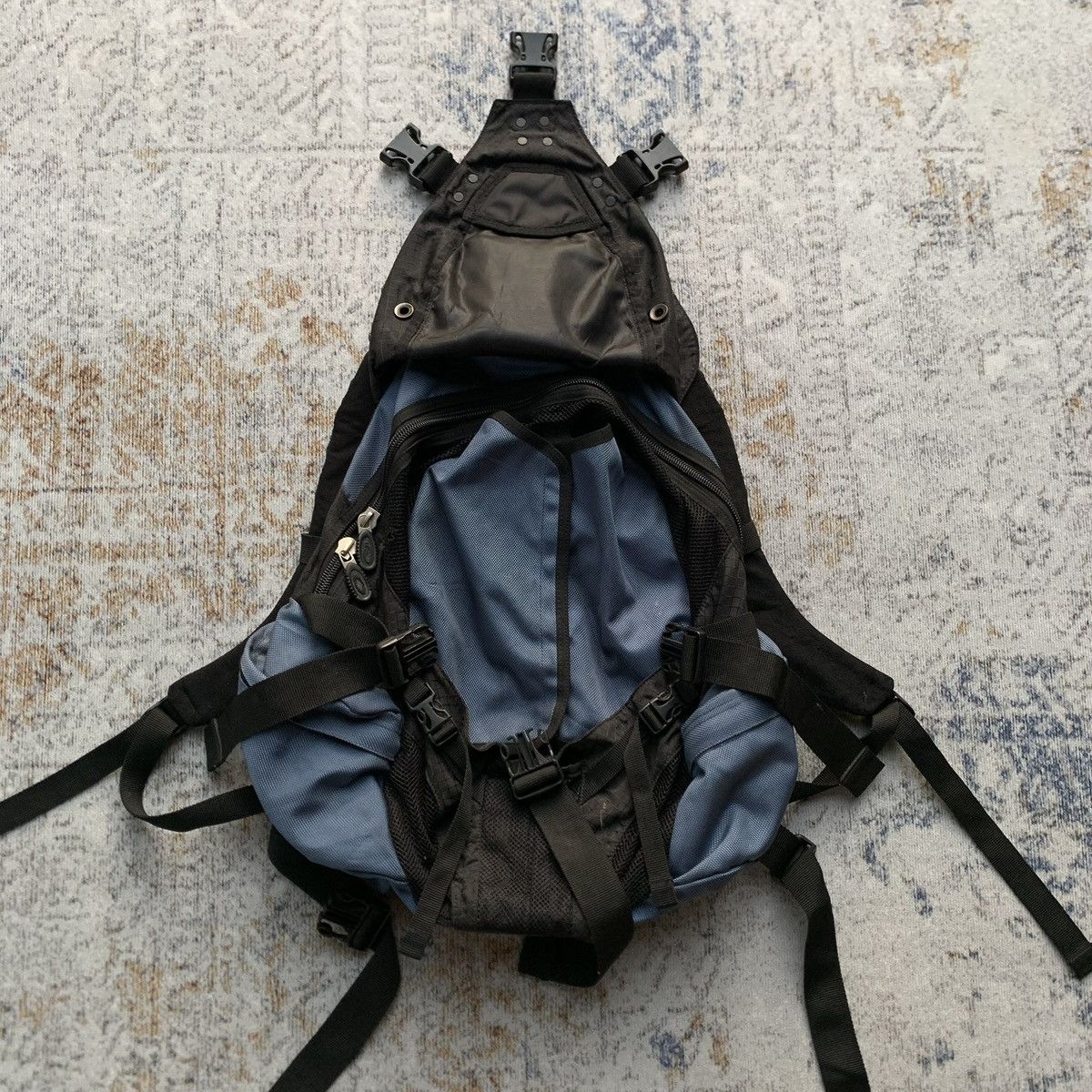 Oakley Vintage Rare Oakley Icon Backpack 2.0 Blue Black - Y2K Bag Size ONE SIZE - 6 Thumbnail