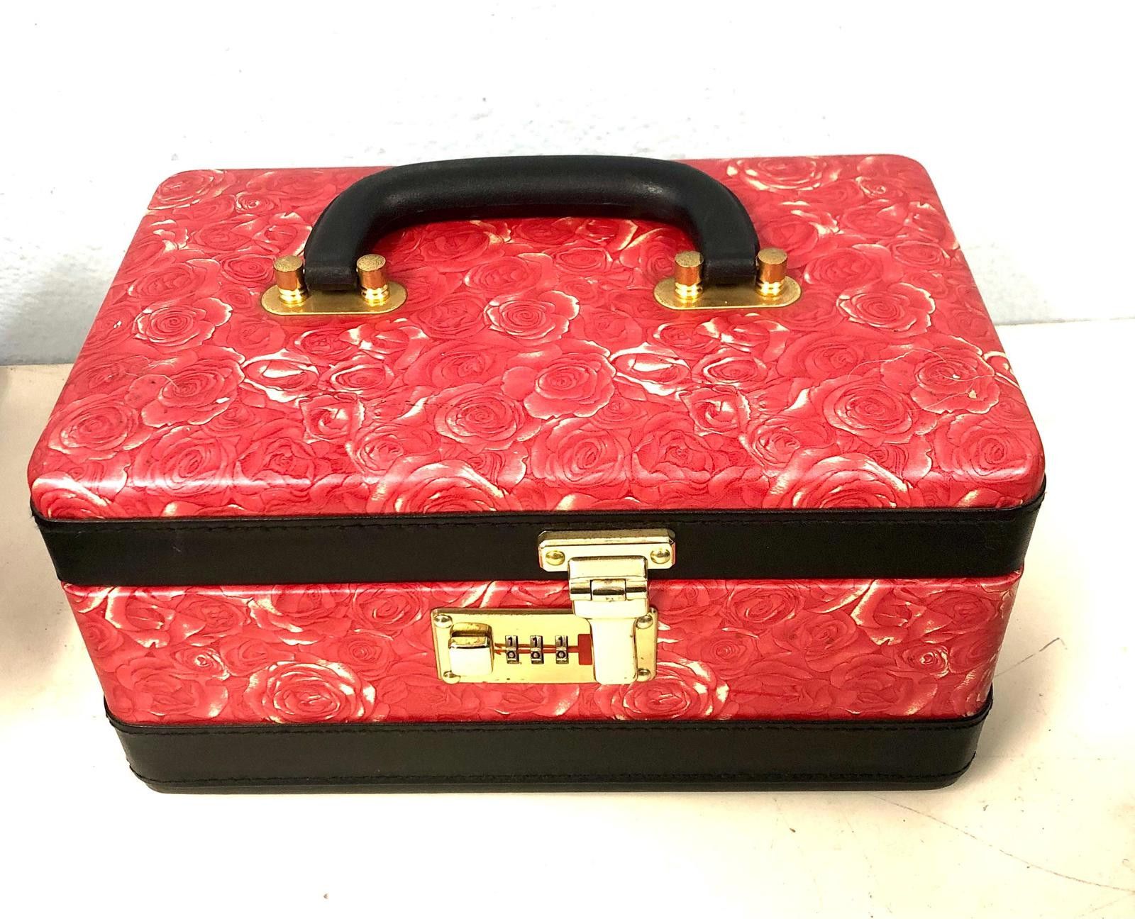 Designer Jewelry Toiletry Makeup Briefcase Carrying Bag Red Roses Size ONE SIZE - 1 Thumbnail