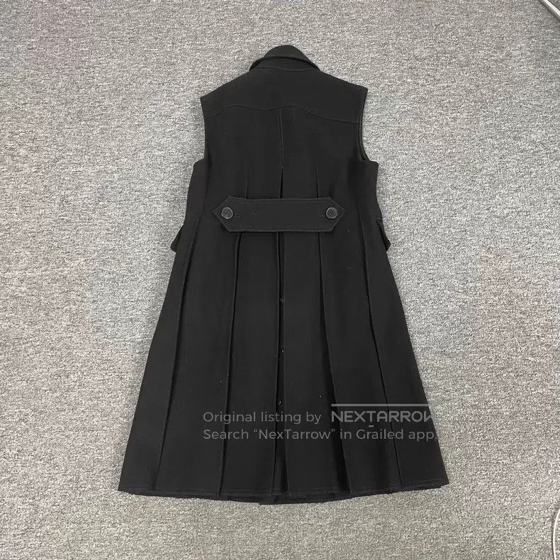 Valentino Valentino Pleated vest sleeveless coat at the back Size M / US 6-8 / IT 42-44 - 2 Thumbnail