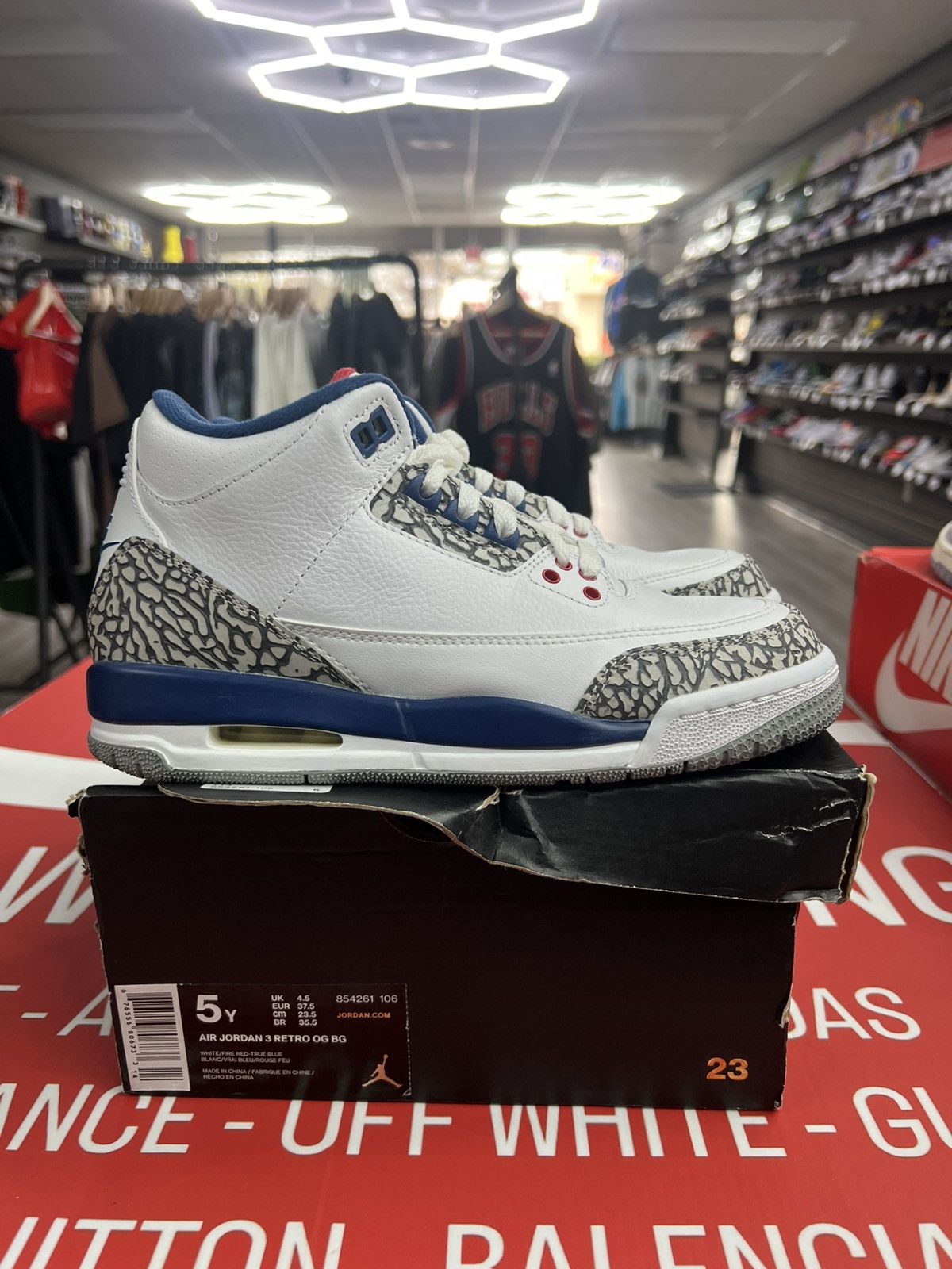 Jordan Brand Air Jordan 3 True Blue Size 5Y Size US 5 / EU 37 - 1 Thumbnail